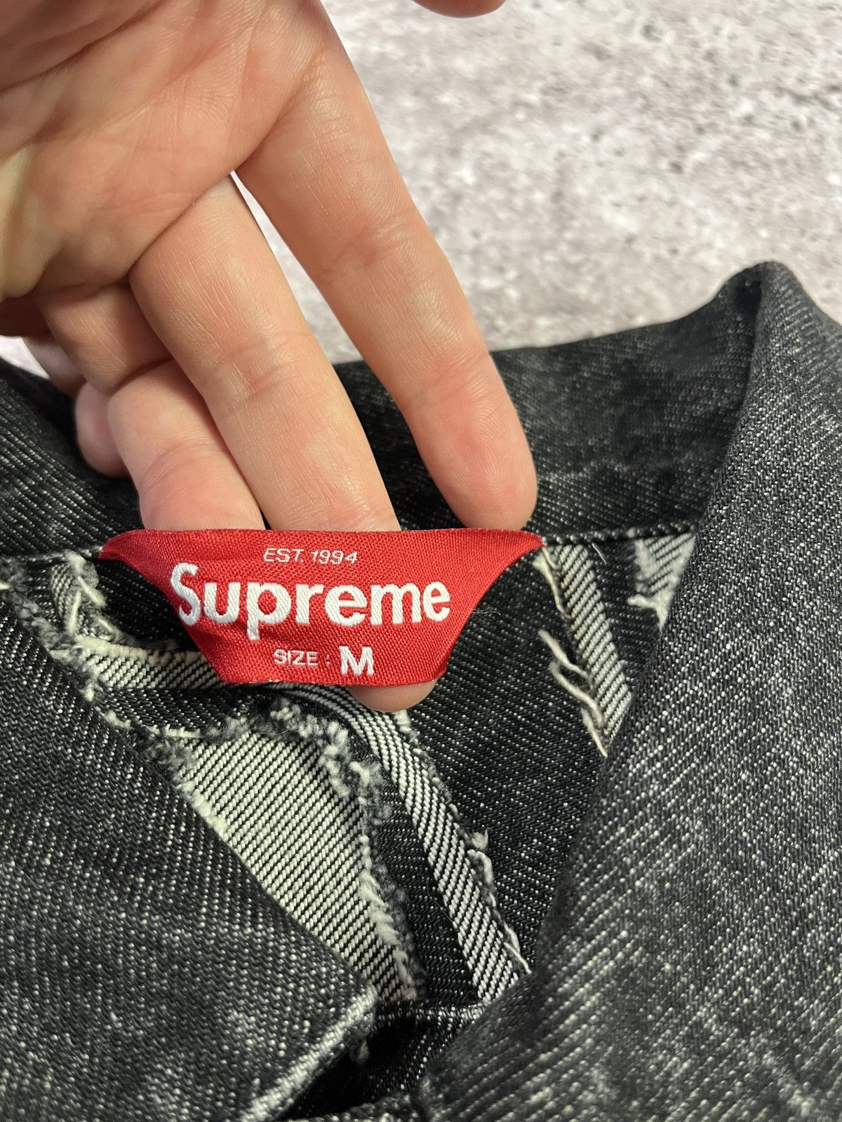 Supreme Supreme Inset Logo Denim Trucker Jacket 'Black' Size US M / EU 48-50 / 2 - 11 Thumbnail