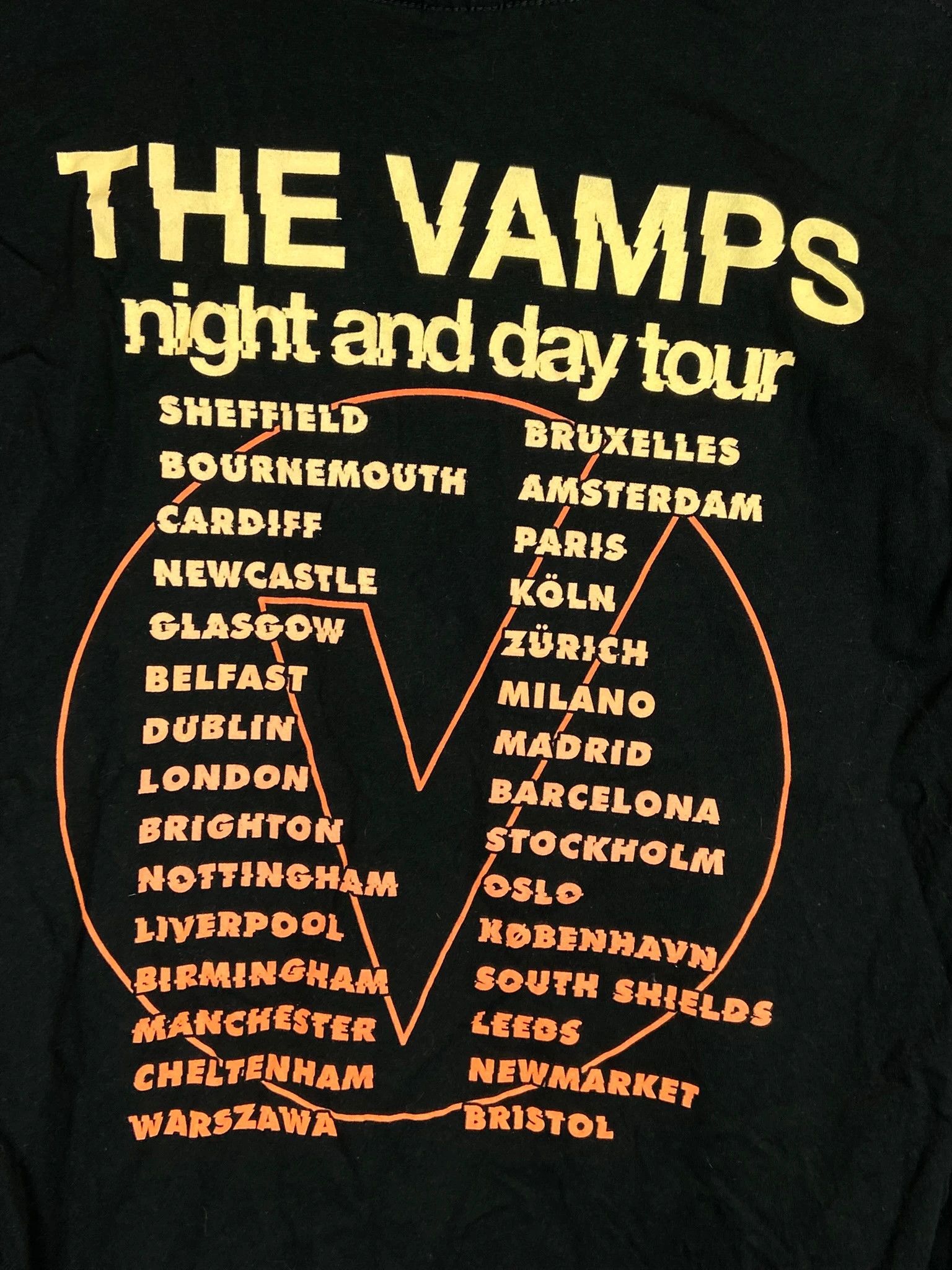 Vintage The Vamps Tour Tee – Gildan Black M Night and Day Size US M / EU 48-50 / 2 - 5 Thumbnail