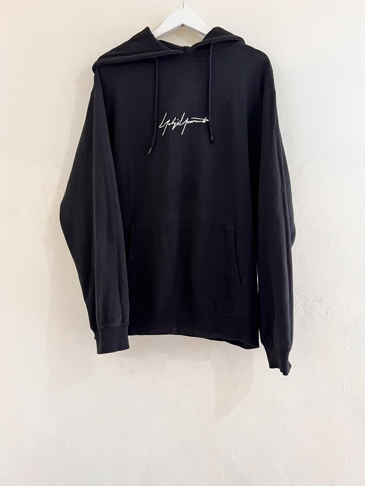 New Era × Yohji Yamamoto NEW ERA X YOHJI YAMAMOTO EMBROIDERED LOGO HOODIE Size US XL / EU 56 / 4 - 1 Thumbnail
