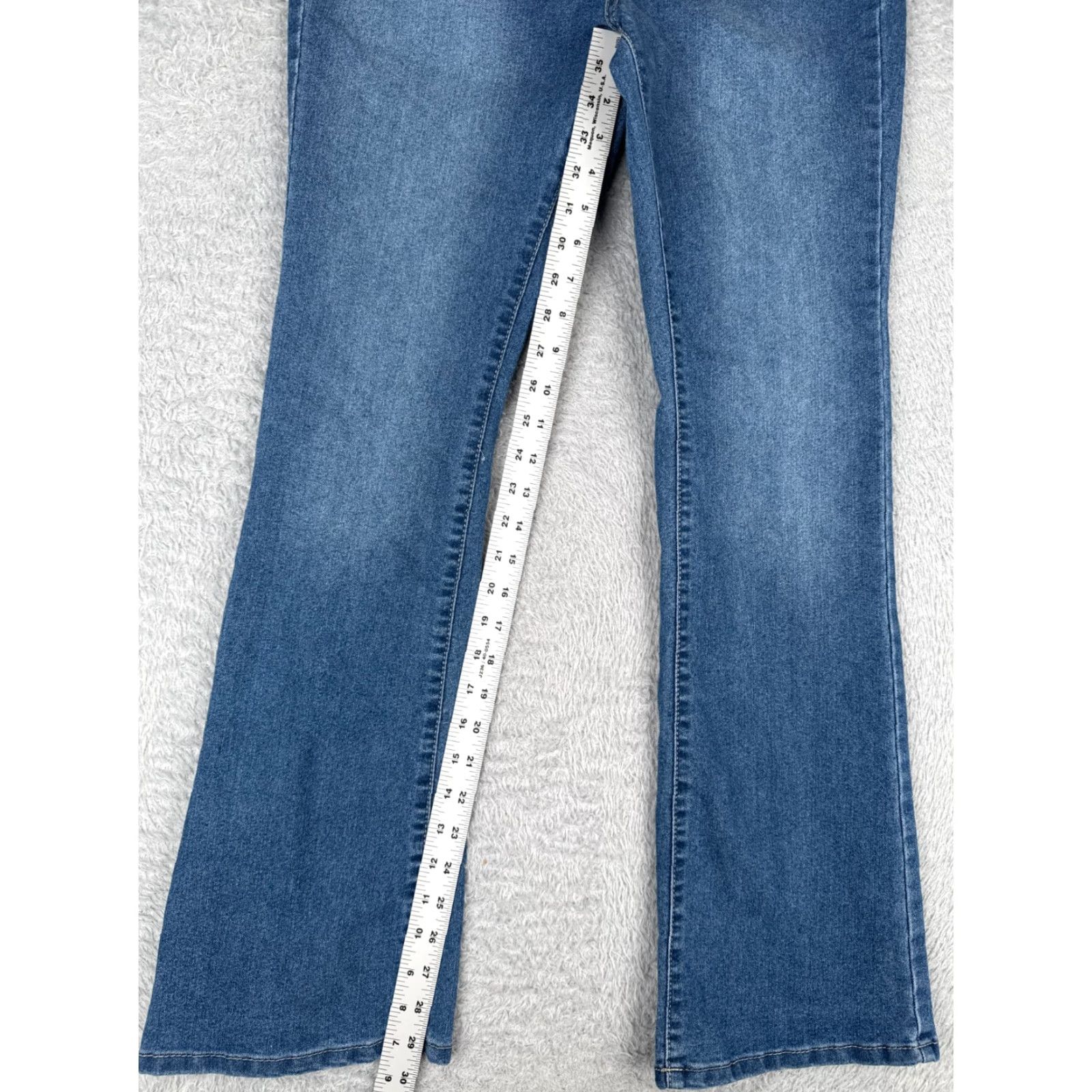 Vintage No Boundaries Jeans Women Flared Denim 30x30 Blue Mid Rise Cotton Blend Regular 5-Pocket Design Jeans Mens? Wait. Size 32" / US 10 / IT 46 - 7 Thumbnail