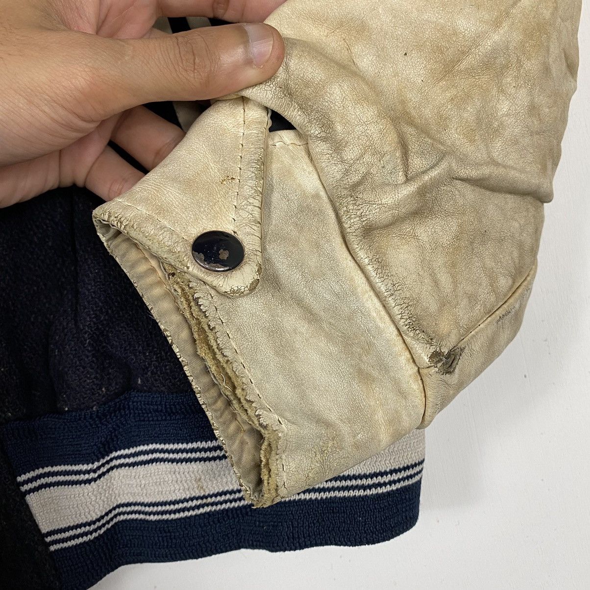 Vintage VINTAGE 70's UNIVERSITY OF TORONTO VARSITY LEATHER JACKET Size US M / EU 48-50 / 2 - 9 Thumbnail
