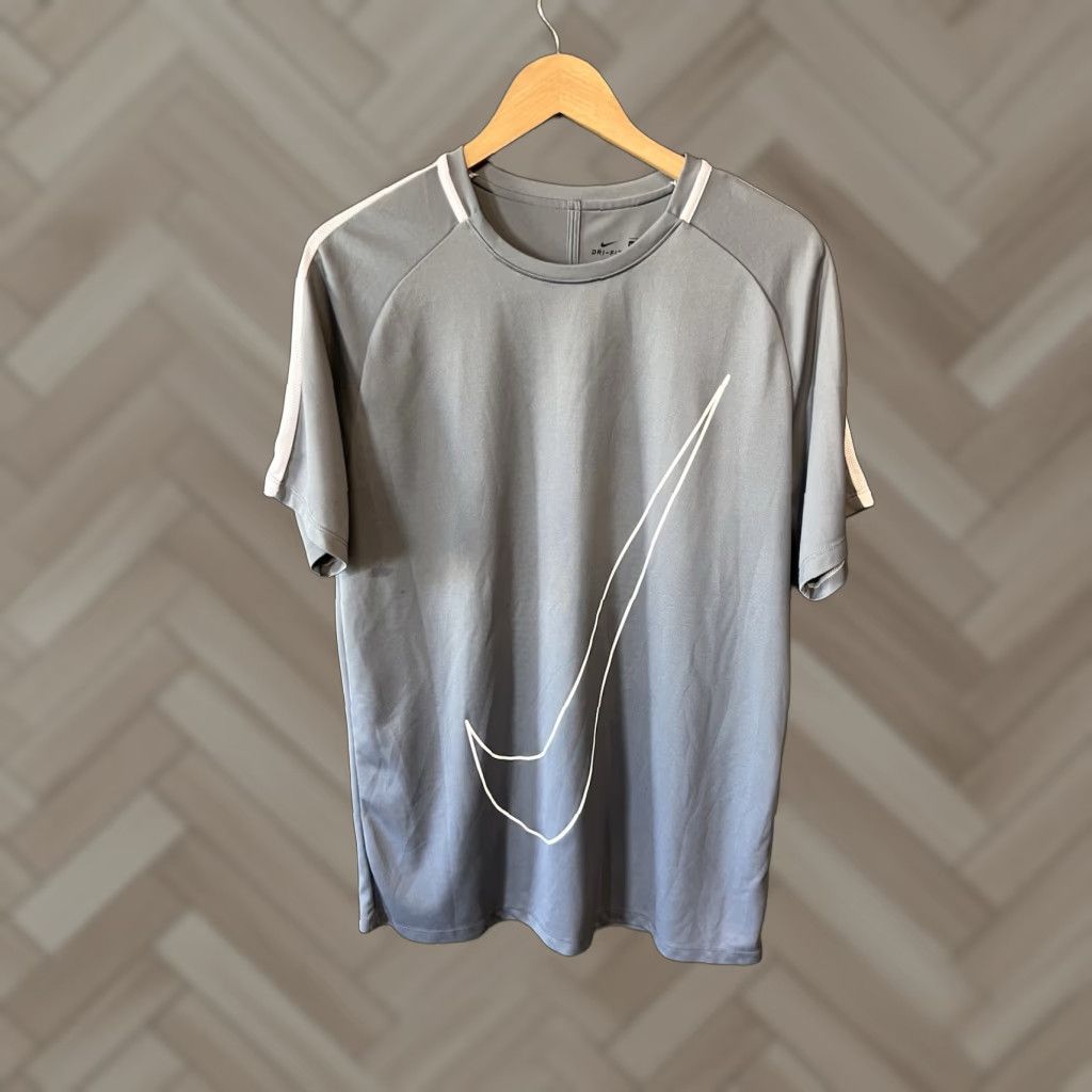 Nike Nike Gray Mens Short Sleeve Athletic T-Shirt XL Swoosh Graphic Size US XL / EU 56 / 4 - 1 Thumbnail
