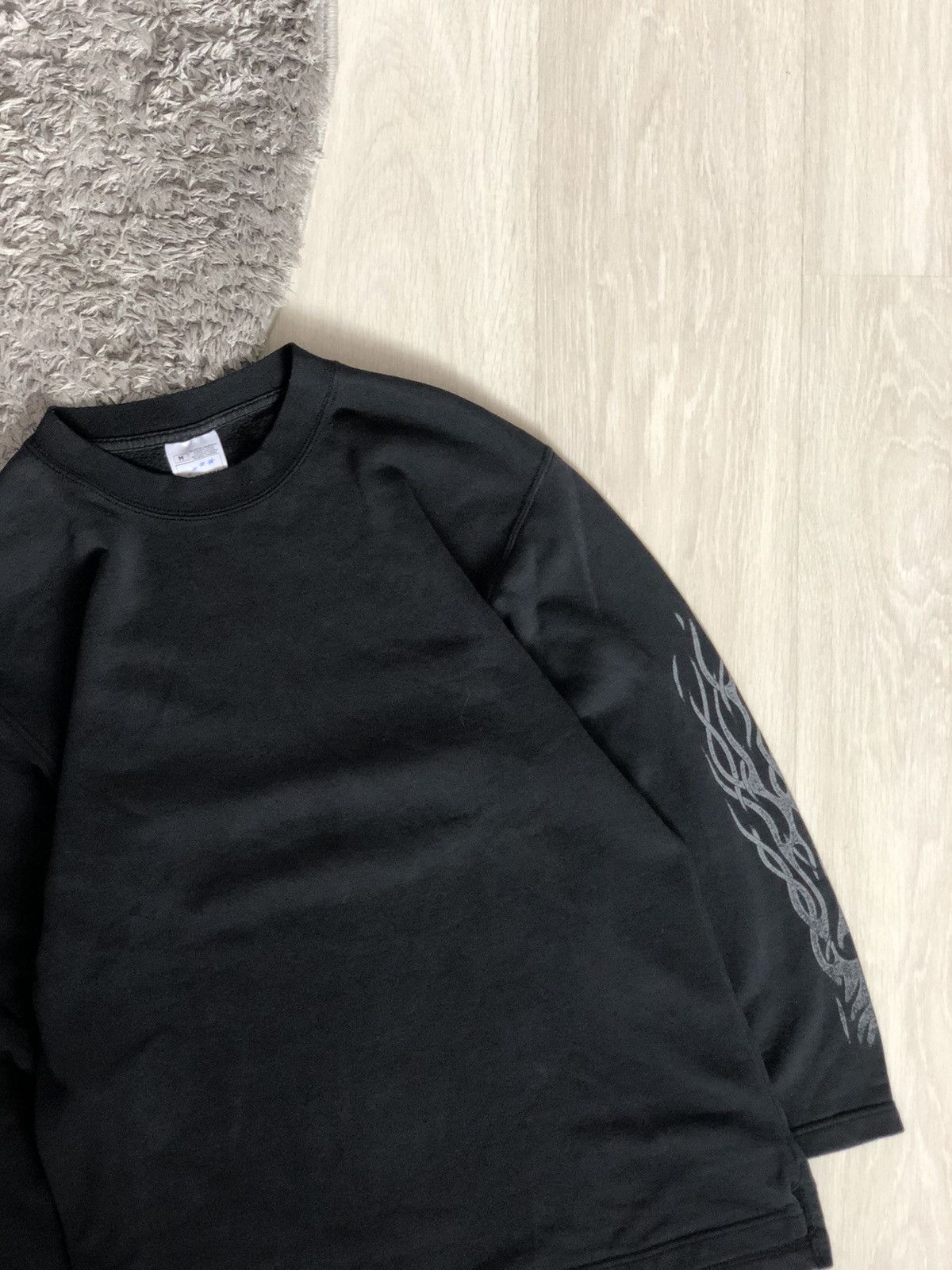 Japanese Brand × Vintage Vintage Y2K Flame Fire Sleeves Design Faded Sweatshirt Size US M / EU 48-50 / 2 - 2 Thumbnail