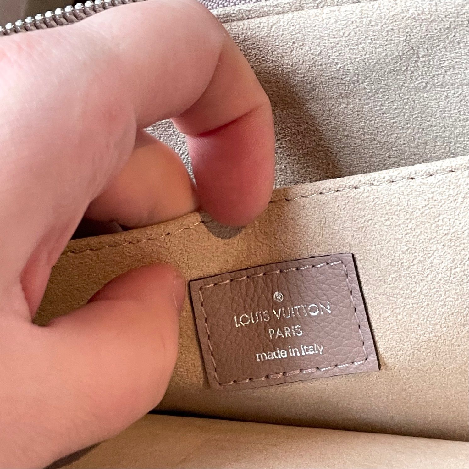 Louis Vuitton Louis Vuitton Pochette Jules Taupe Leather Zippered Pouch Size ONE SIZE - 9 Thumbnail