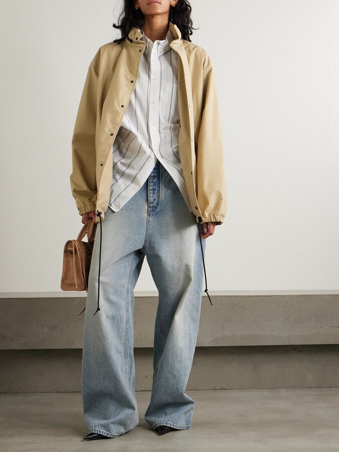 Balenciaga o1srvl11e0825 Logo Raincoat in Beige Size M / US 6-8 / IT 42-44 - 2 Thumbnail