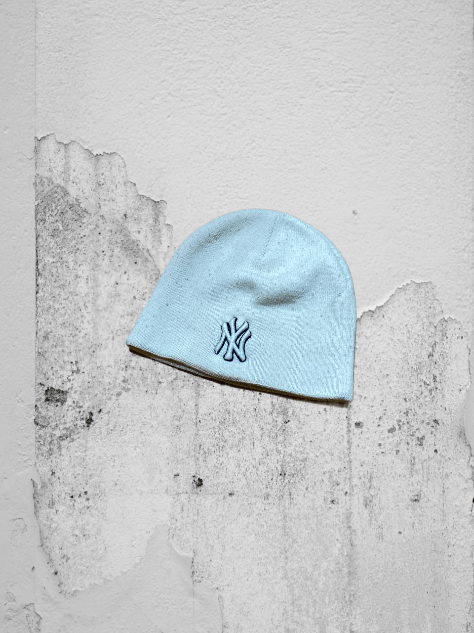 New York Yankees New York Yankees Vintage Big Logo Beanie Hat Size ONE SIZE - 1 Thumbnail