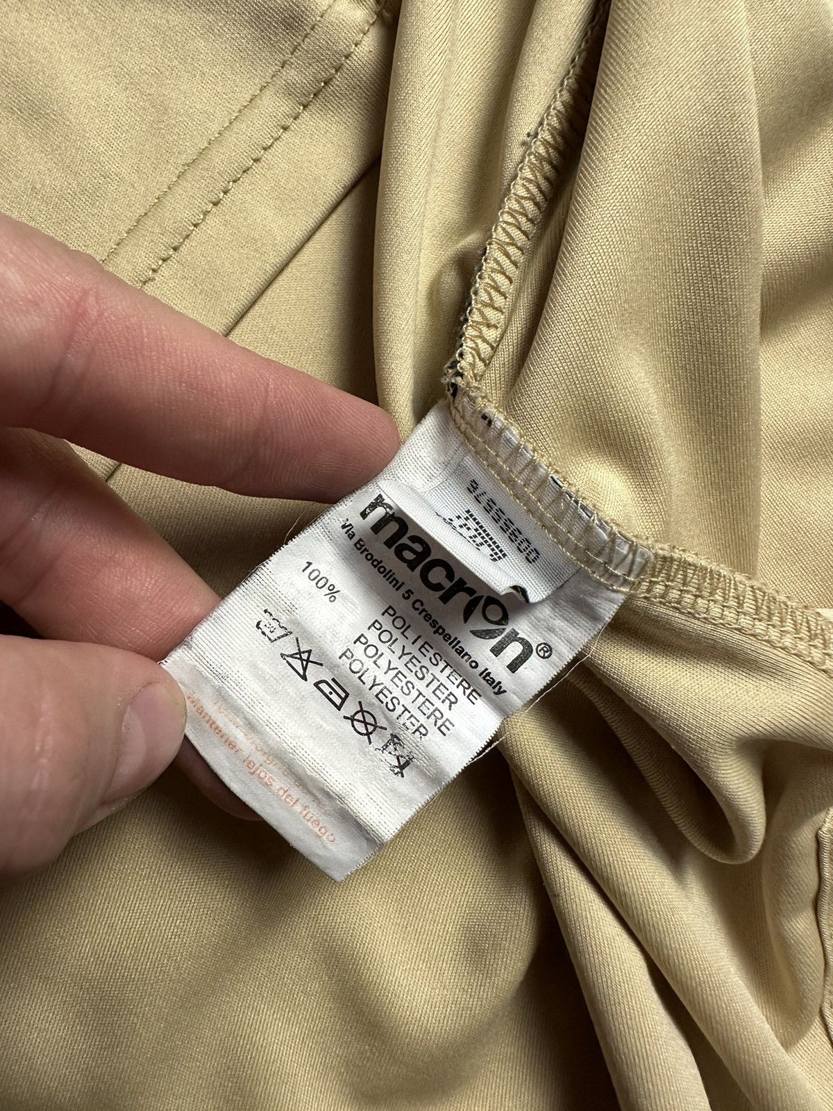 Vintage Vintage soccer jersey Leeds gold size L Size US L / EU 52-54 / 3 - 7 Thumbnail