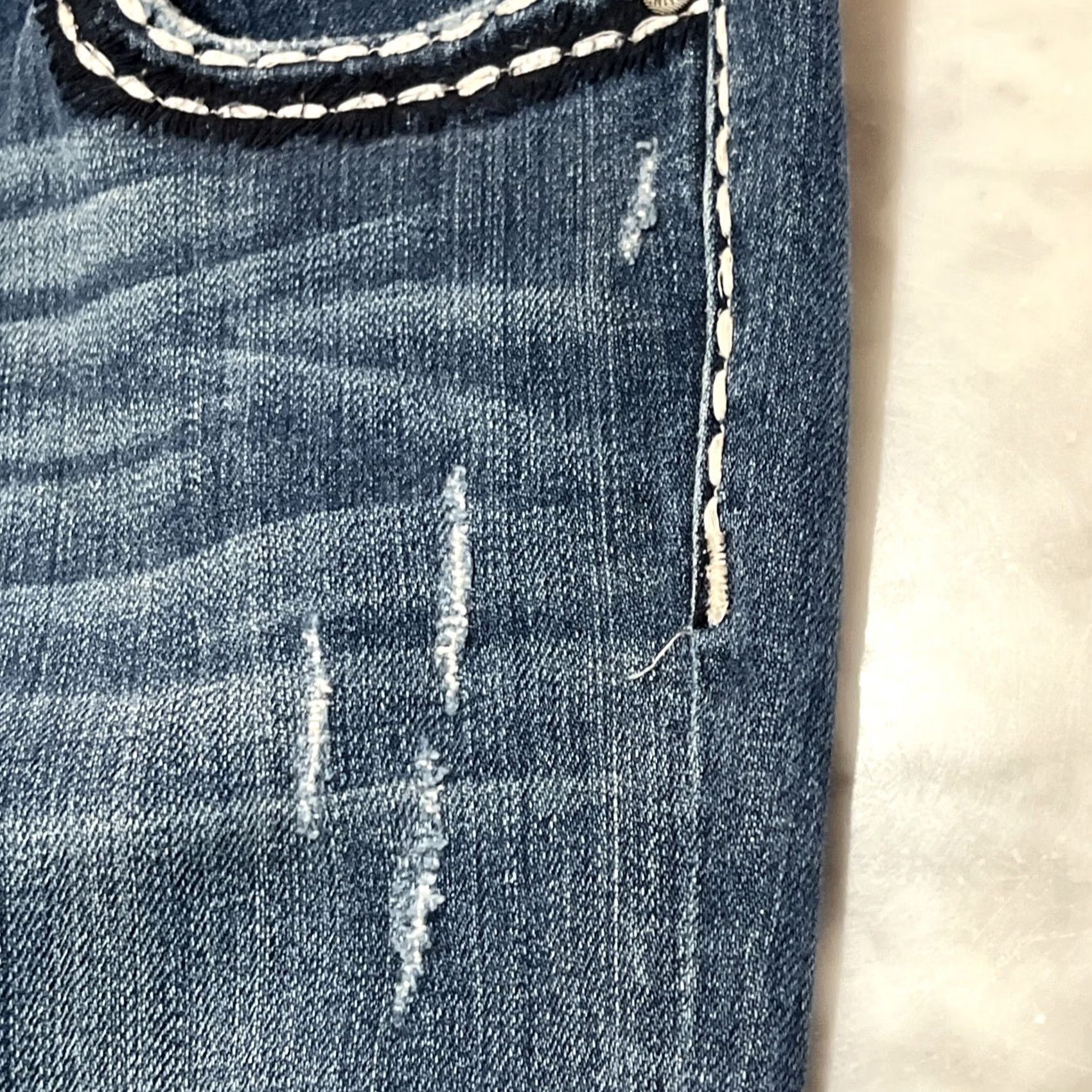 Miss Me Miss Me Jeans Skinny Straight Low Rise 29 Thrashed Cotton Elastn Style JPD1033ST Size 29" - 6 Thumbnail
