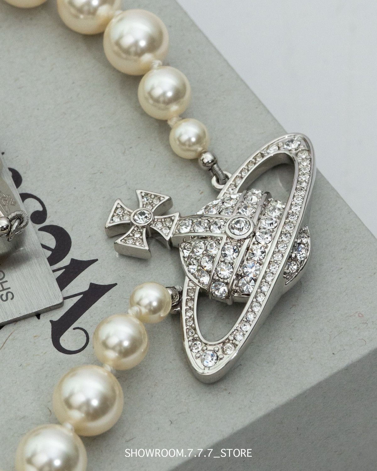 Vivienne Westwood Vivienne Westwood One-Row Pearl Bas Relief Choker Size ONE SIZE - 4 Thumbnail