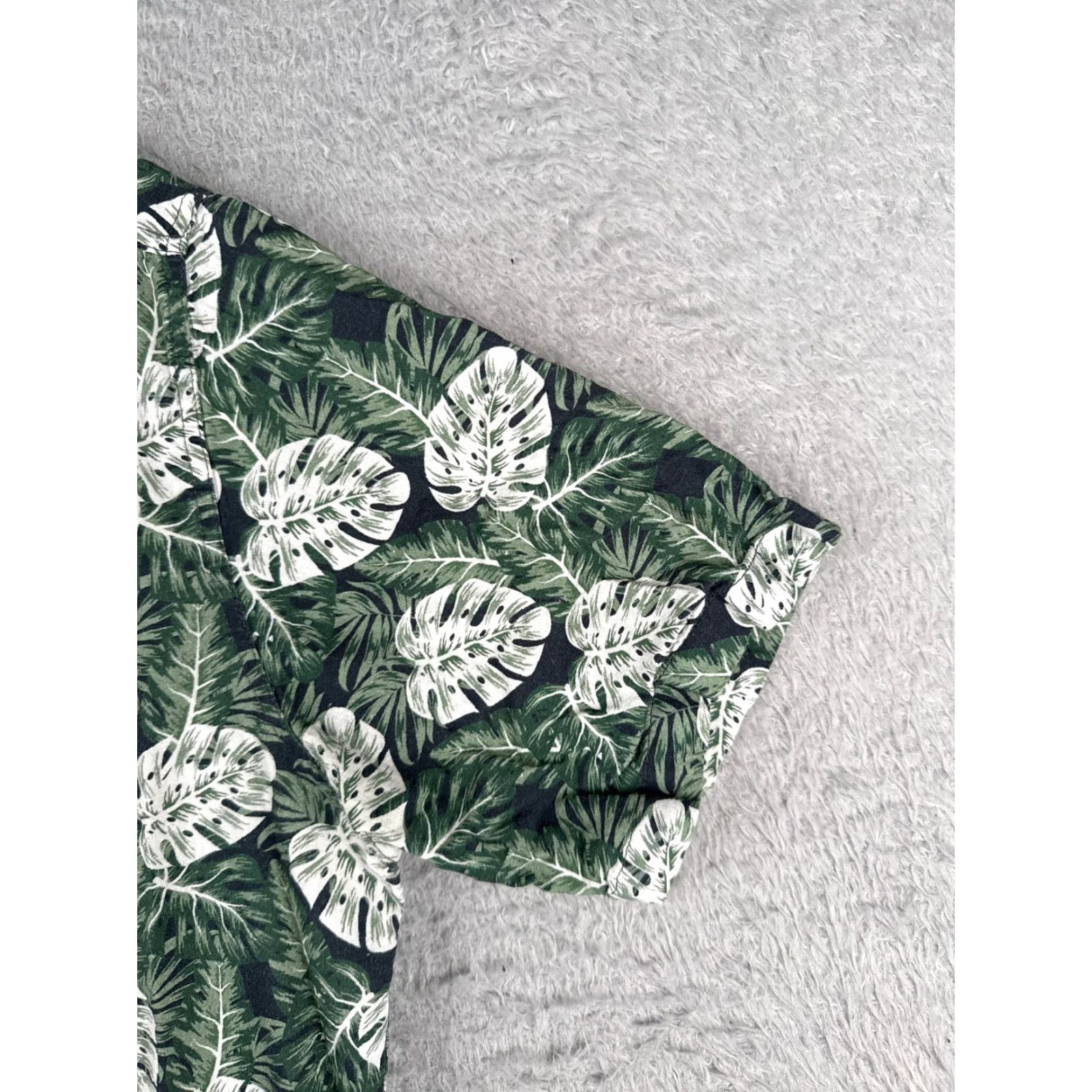 Zara VINTAGE Zara Women's Shirt Casual Linen Blend Hawaiian Button-Up Large Green Floral 90s Summer Women Size L / US 10 / IT 46 - 2 Thumbnail