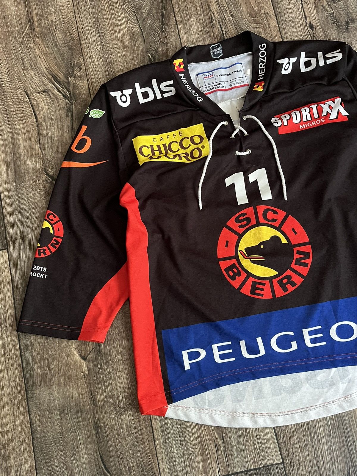 Other Sc Bern Switzerland #11 Berger Hockey Vintage Jersey Size US S / EU 44-46 / 1 - 3 Thumbnail