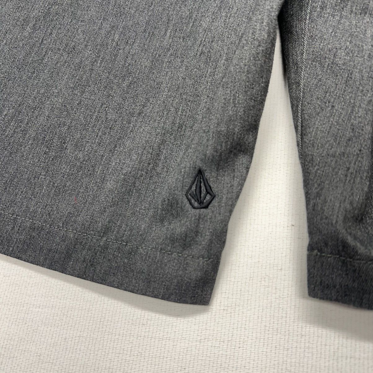 Volcom Volcom Chino Shorts Grey Board Beach Casual Simple Skate Size US 30 / EU 46 - 10 Thumbnail