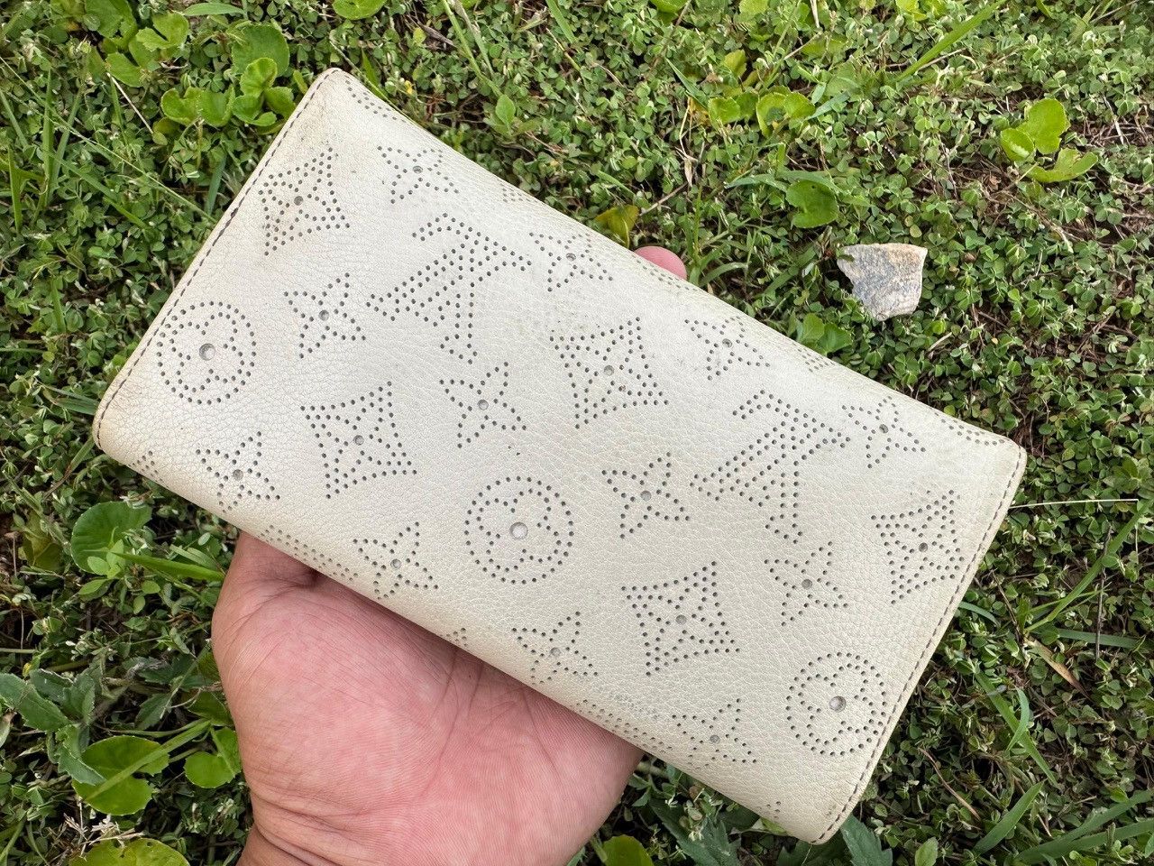Louis Vuitton Authentic Louis Vuitton Monogram Mahina Amelia Wallet Size ONE SIZE - 2 Thumbnail