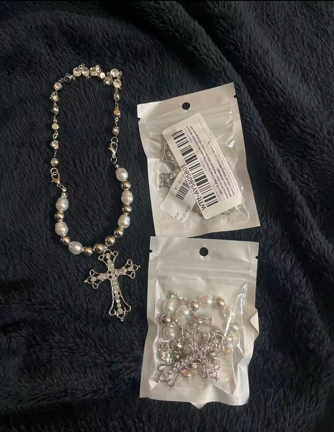 Jewelry vintage style silver rhinestone cross pearl necklace Size ONE SIZE - 4 Thumbnail
