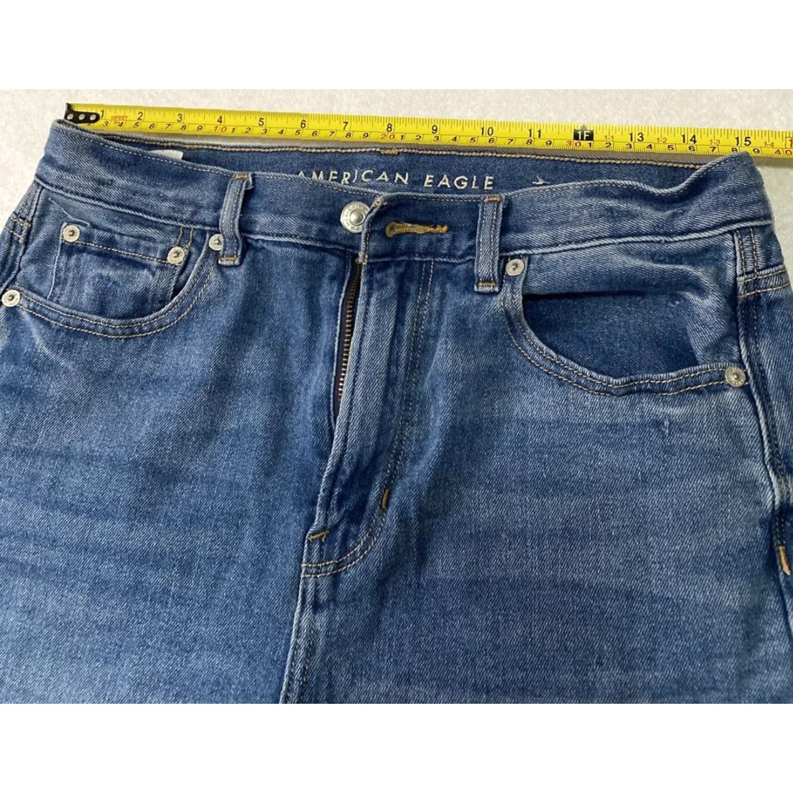 American Eagle Outfitters American Eagle Jeans Women’s 30w Denim Distressed Light Wash/25.5-28-6 Mom Jea ns Womens (Regular) Size 30" / US 8 / IT 44 - 5 Thumbnail
