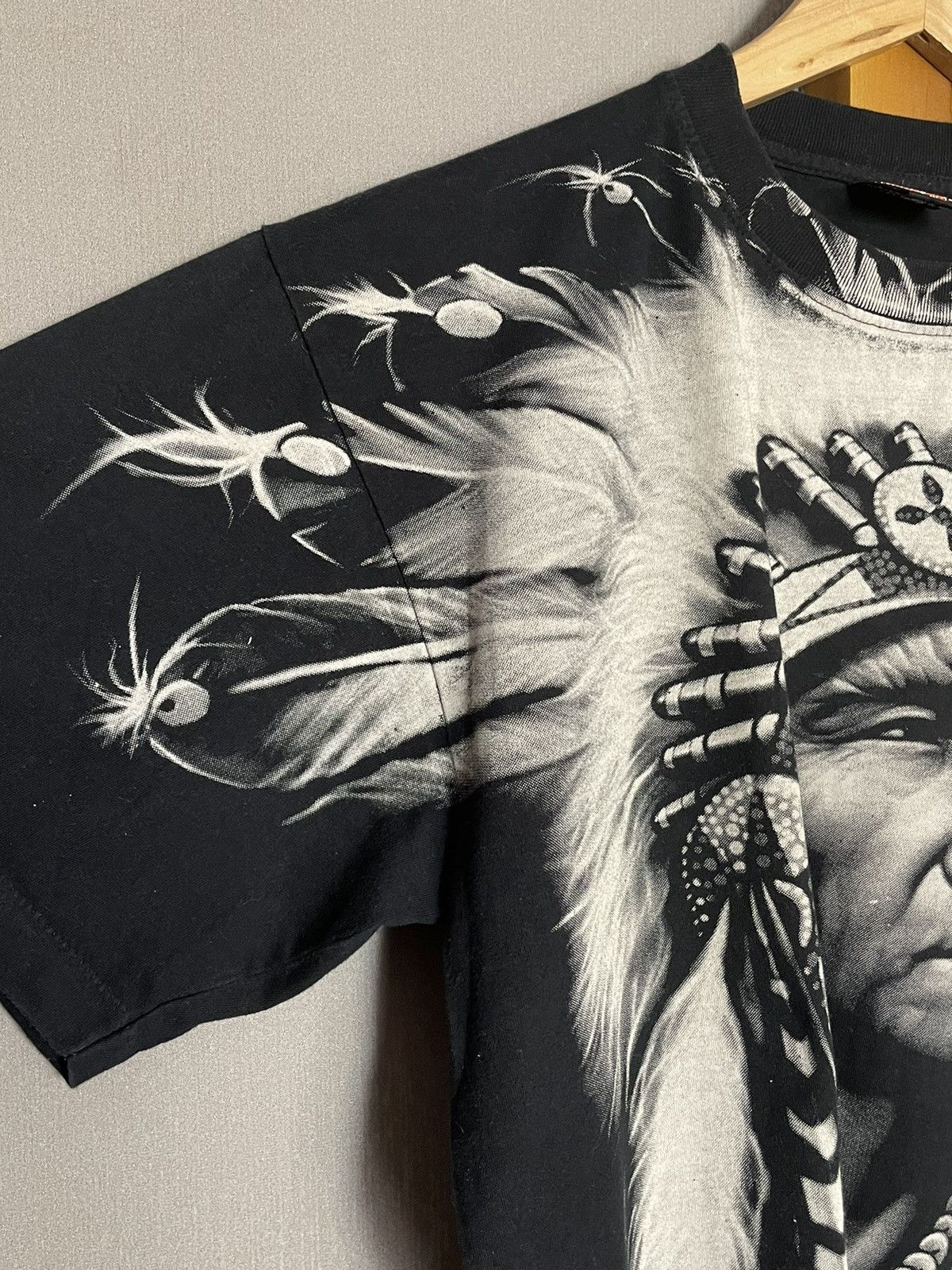Vintage Vintage Cropped Single Stitch Native American T-shirt Size US L / EU 52-54 / 3 - 5 Thumbnail