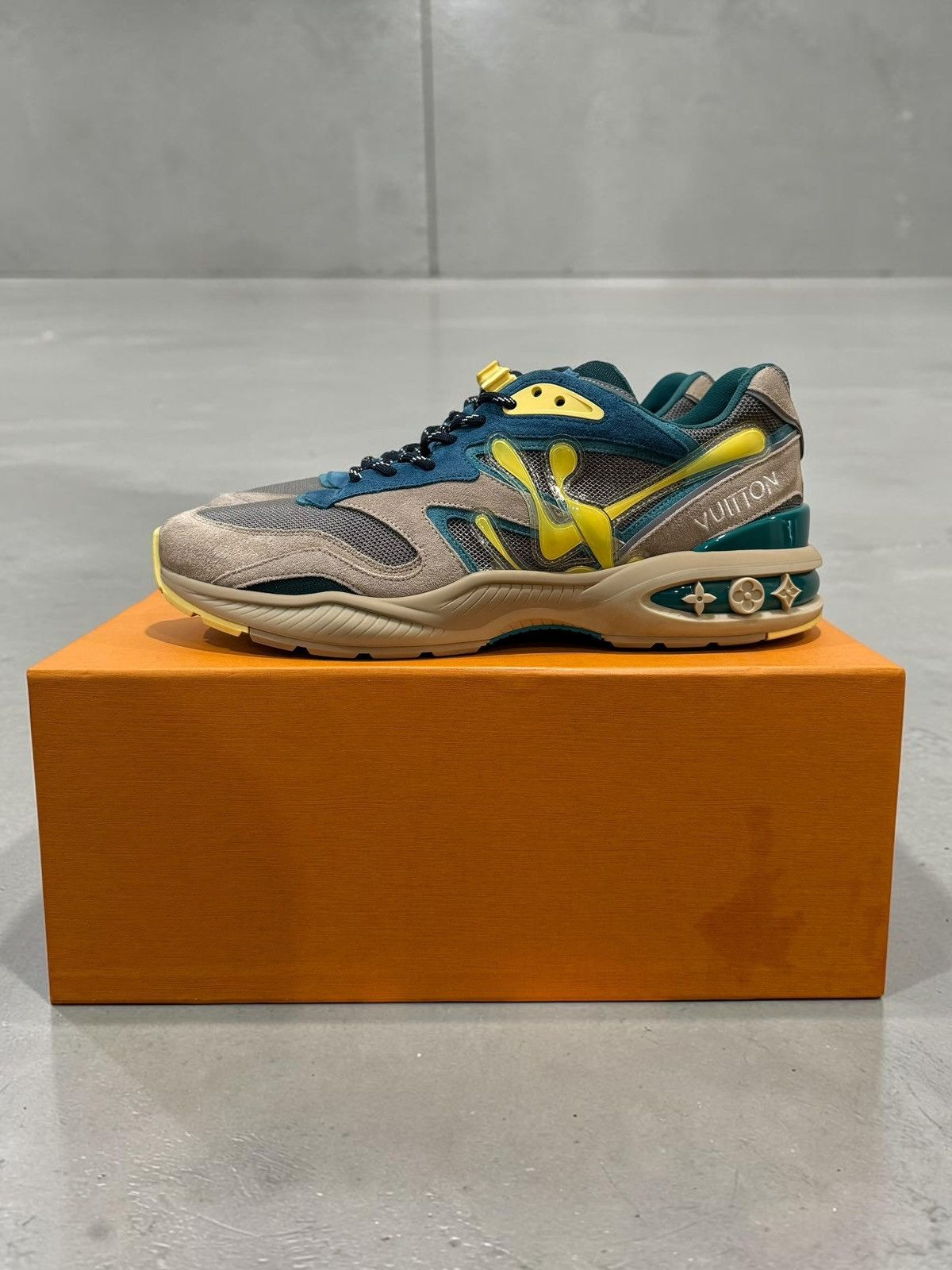 Louis Vuitton LV Louis Vuitton Trail Sneaker blue beige yellow size 9 Size US 9 / EU 42 - 3 Thumbnail