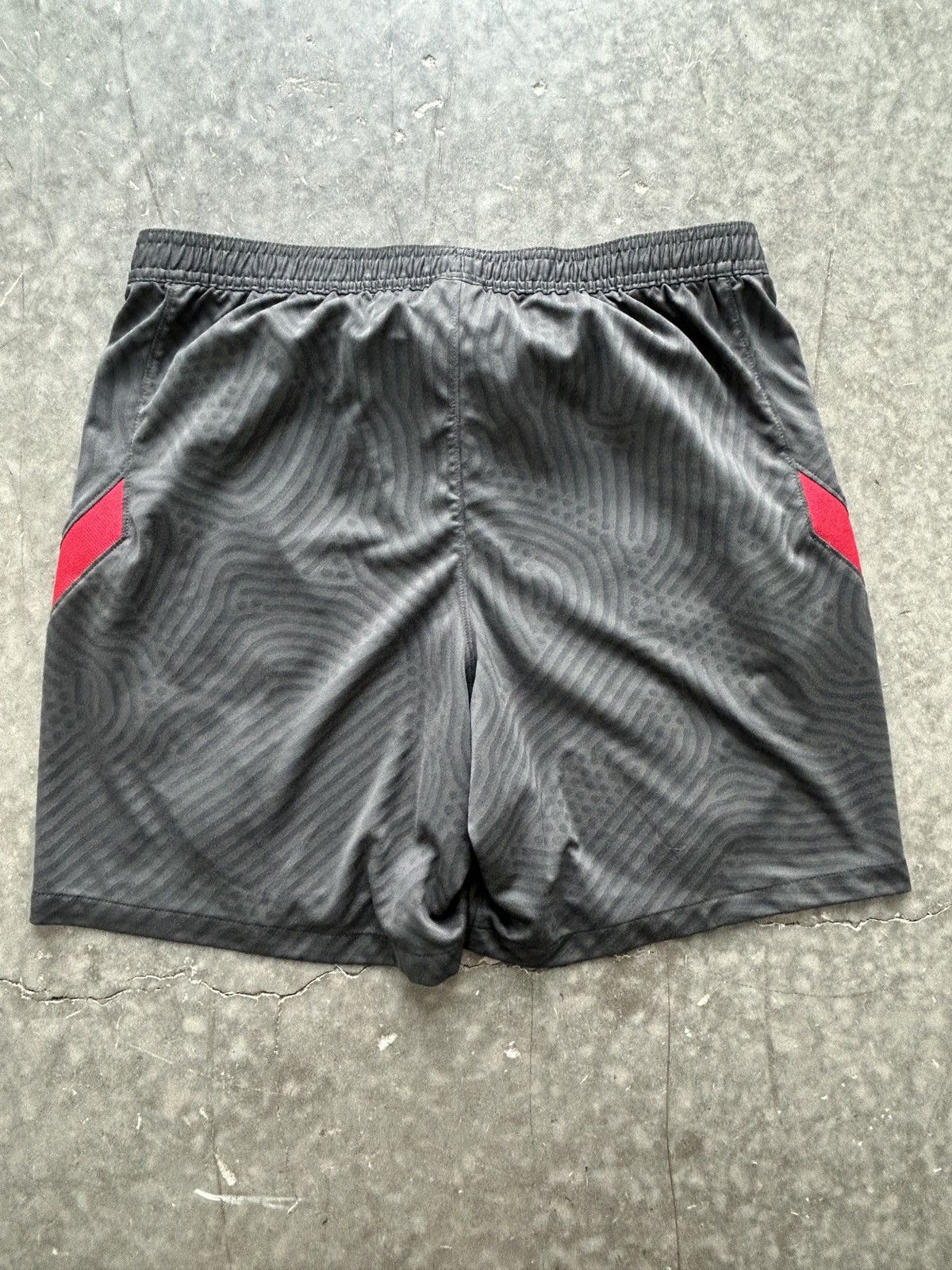 Nike 2012 Nike Liverpool FC Training Shorts Size US 34 / EU 50 - 9 Thumbnail