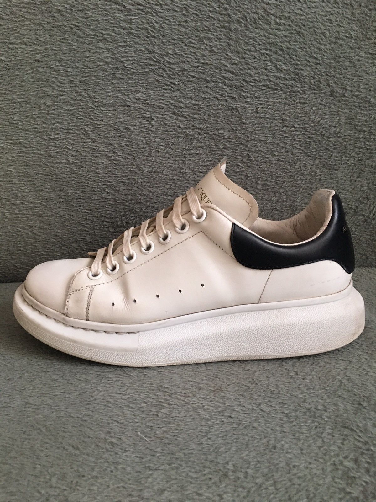 Alexander McQueen Alexander McQueen Oversized White Leather Sneakers EU 41 Size US 8 / EU 41 - 2 Thumbnail