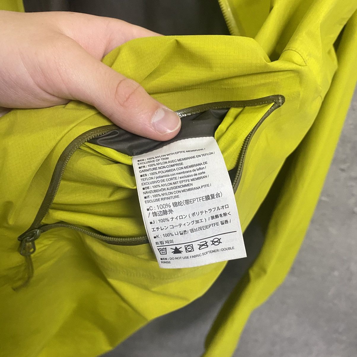 Arc'teryx Men's Arcteryx Beta Gore-Tex Jacket Gorpcore Size US L / EU 52-54 / 3 - 16 Thumbnail