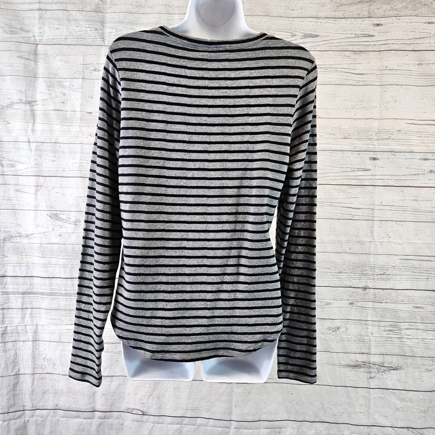 Vintage Cabi 3809 Womens Pivot Striped Tee Sz Medium Black Gray Long Sleeve Modal Blend Shirt Womens Medium Black Gray 90s? Size M / US 6-8 / IT 42-44 - 4 Thumbnail