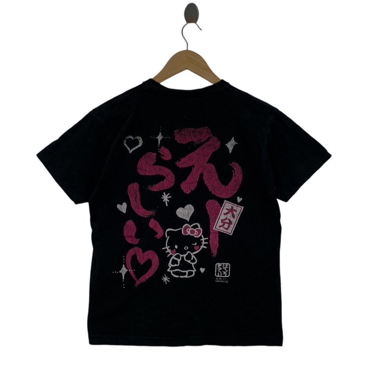 Japanese Brand Vintage HELLO KITTY SANRIO Love Is All Around Tee Shirt Size M / US 6-8 / IT 42-44 - 2 Thumbnail