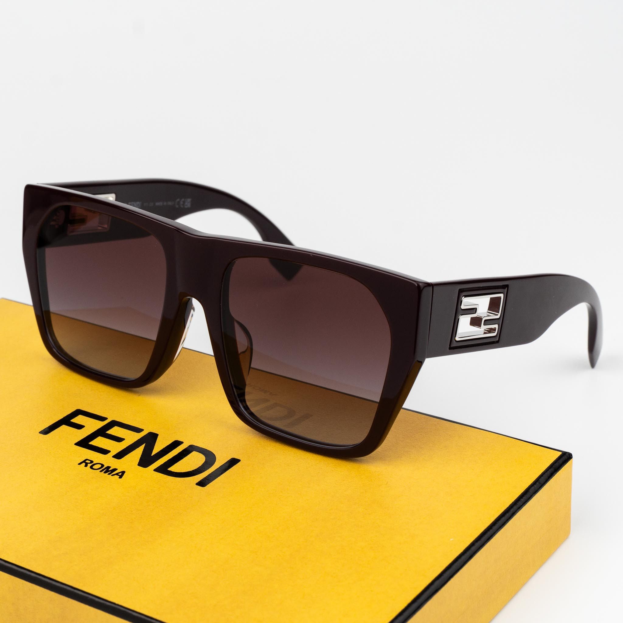 Fendi Baguette Women Sunglasses Fe40124f 81t in Brown, Women's