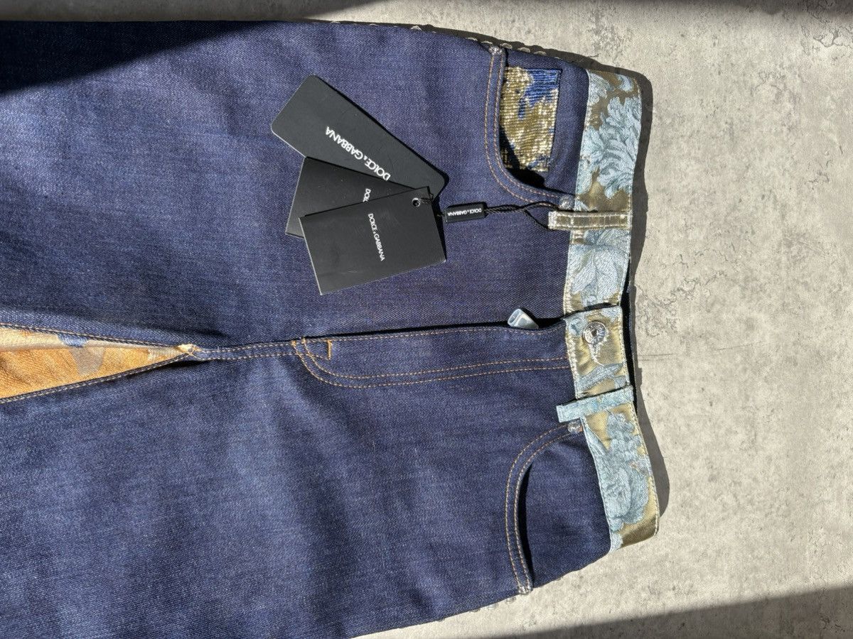 Dolce & Gabbana Dolce & Gabbana denim trousers with crystals high waisted Size 26" / US 2 / IT 38 - 9 Thumbnail