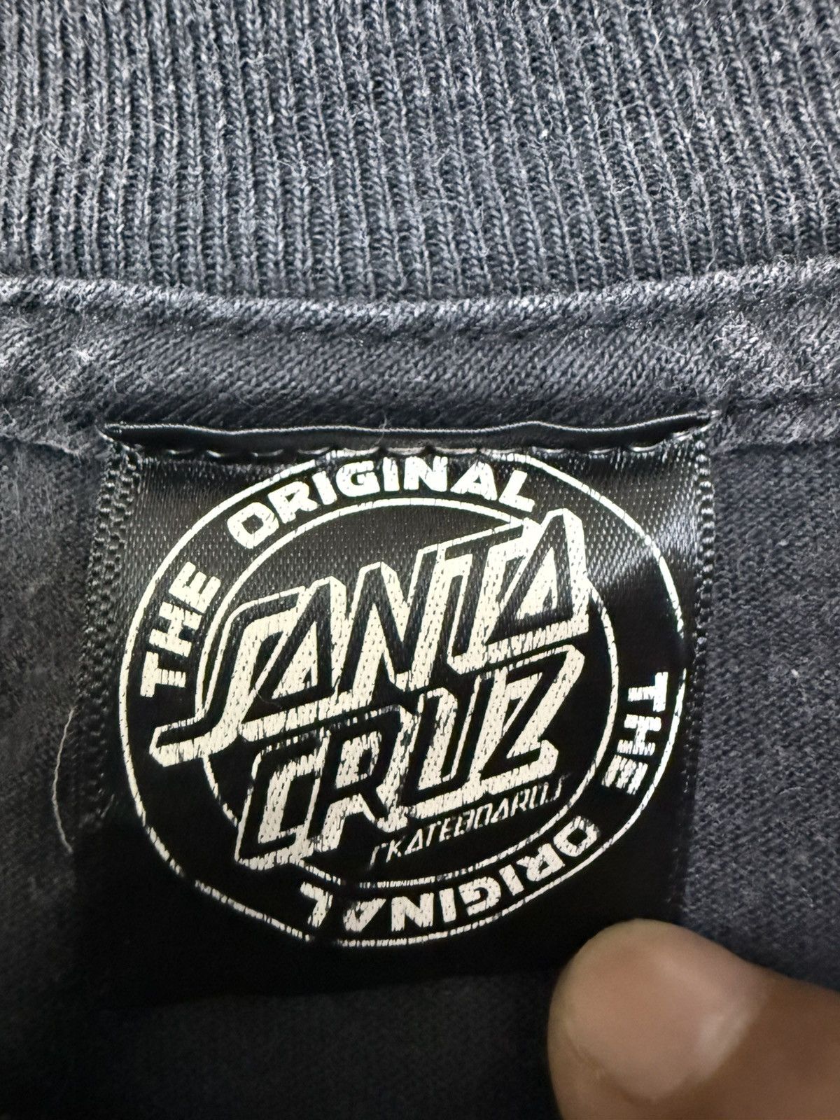 Santa Cruz Skateboards Vintage Santa Cruz Skateboards Sun faded Backhit logo Tshirt Size US M / EU 48-50 / 2 - 8 Thumbnail