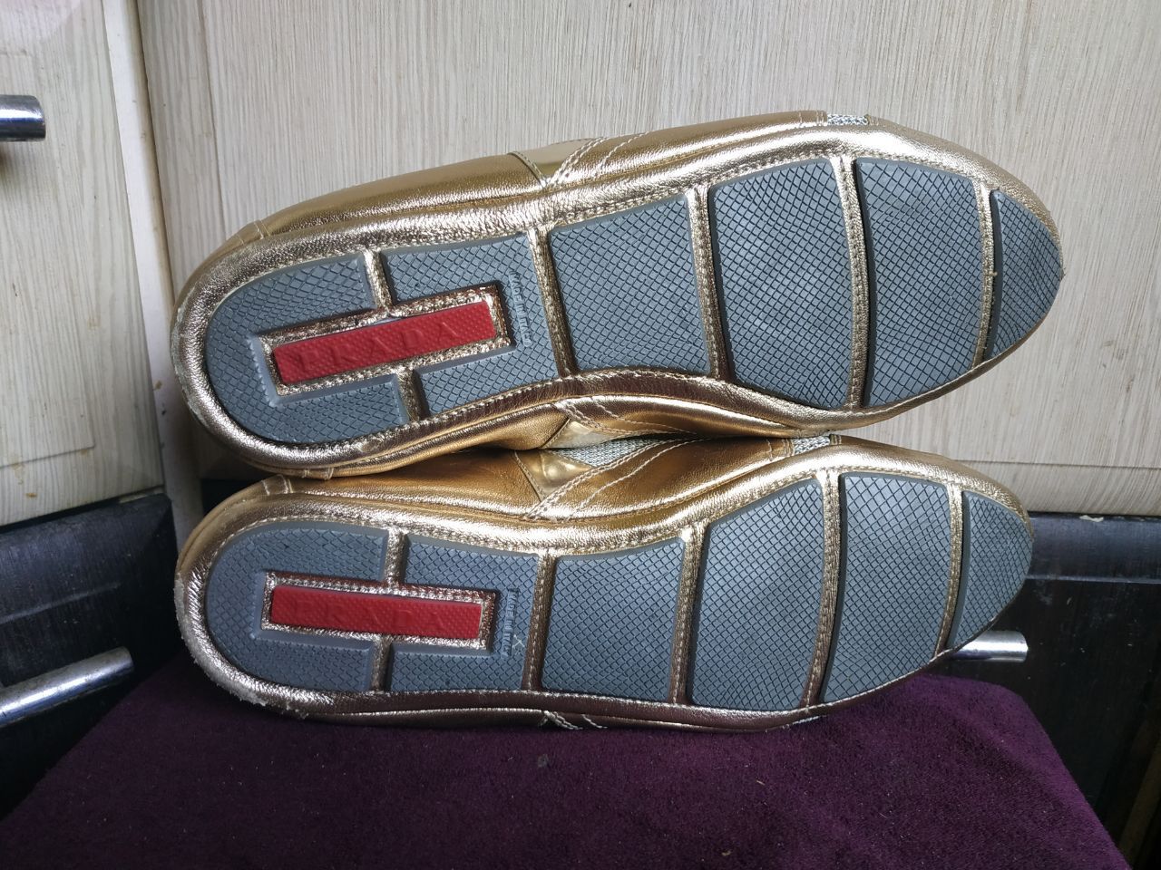 Prada Prada Linea Rossa Gold Metallic Sneakers EU39.5 Size US 9 / IT 39 - 12 Thumbnail