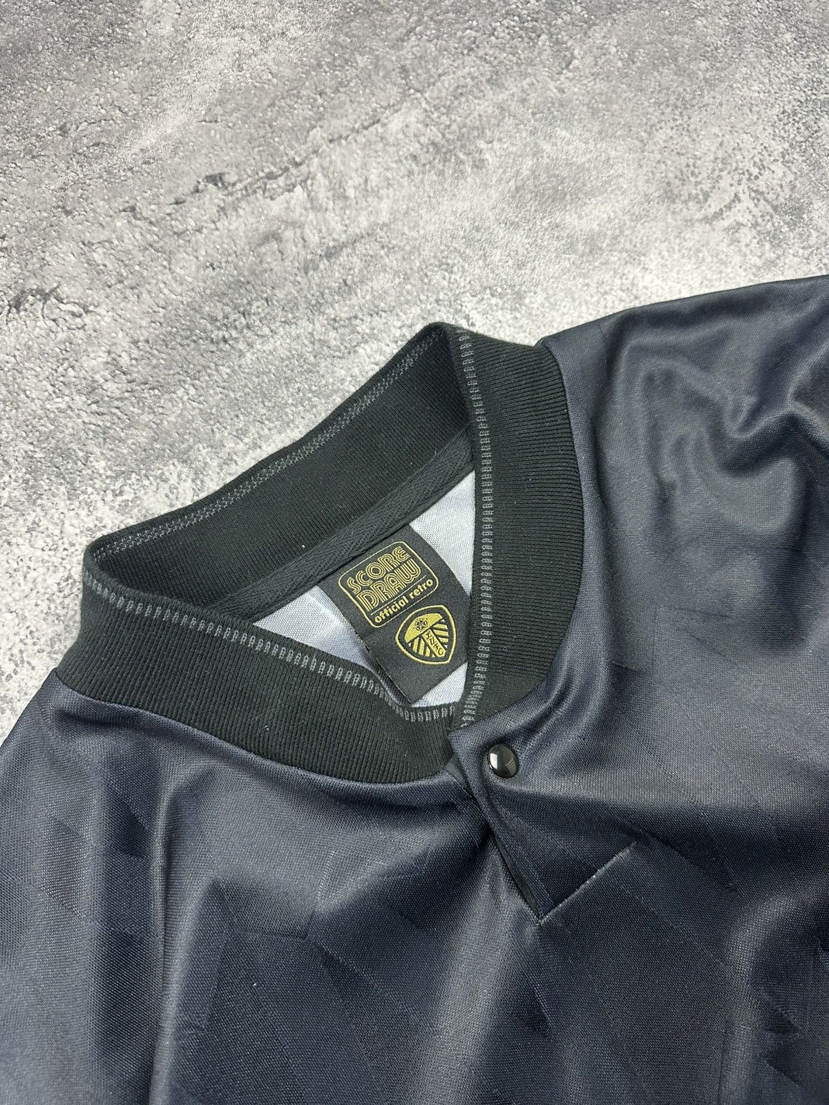 Vintage Score Draw Leeds United Retro Black Shirt Soccer Jersey Rare Size US L / EU 52-54 / 3 - 6 Thumbnail