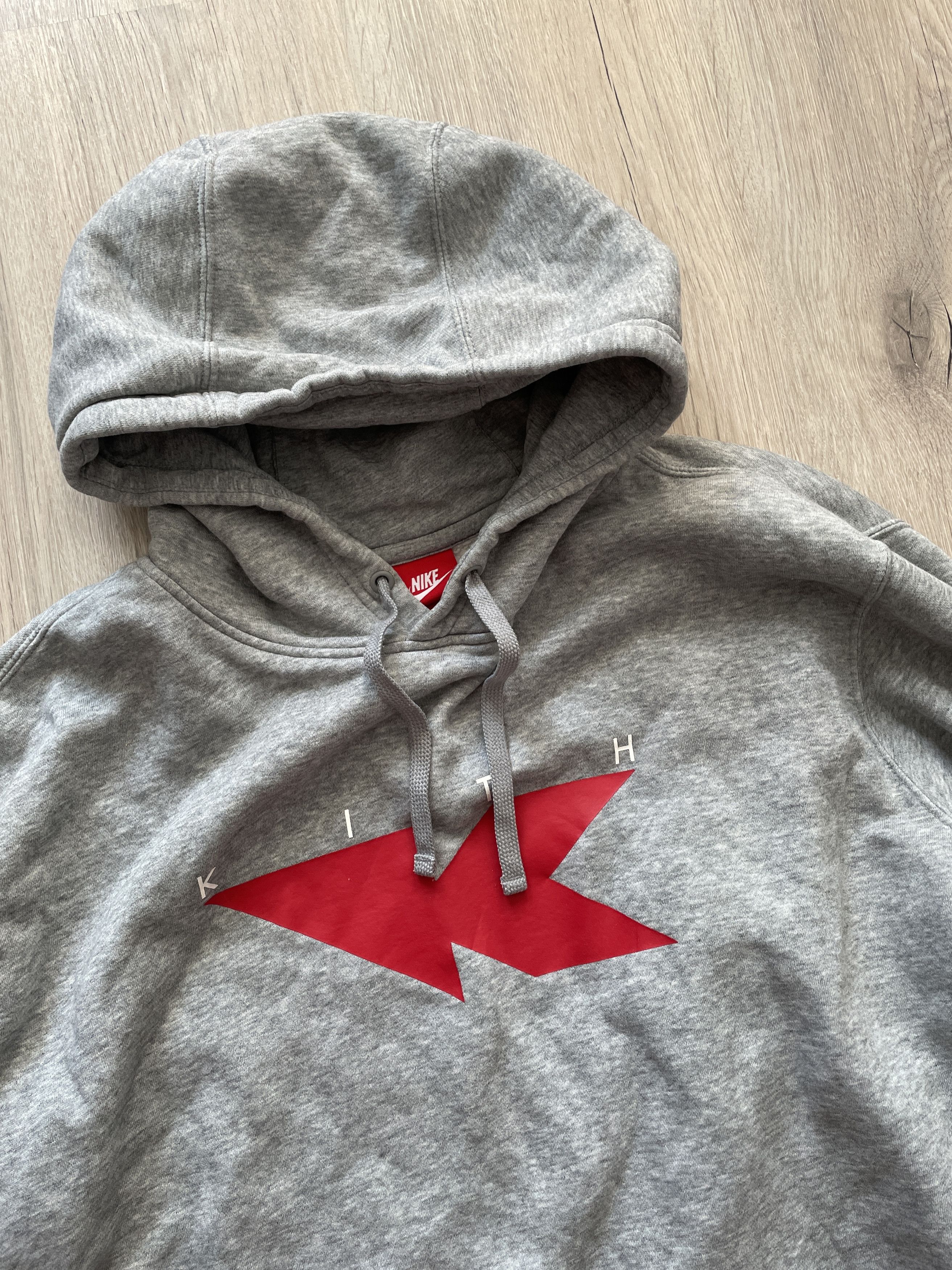 Kith × Nike Kith X Nike Flight Hoodie Gray with Red “K” size XL Size US XL / EU 56 / 4 - 2 Thumbnail