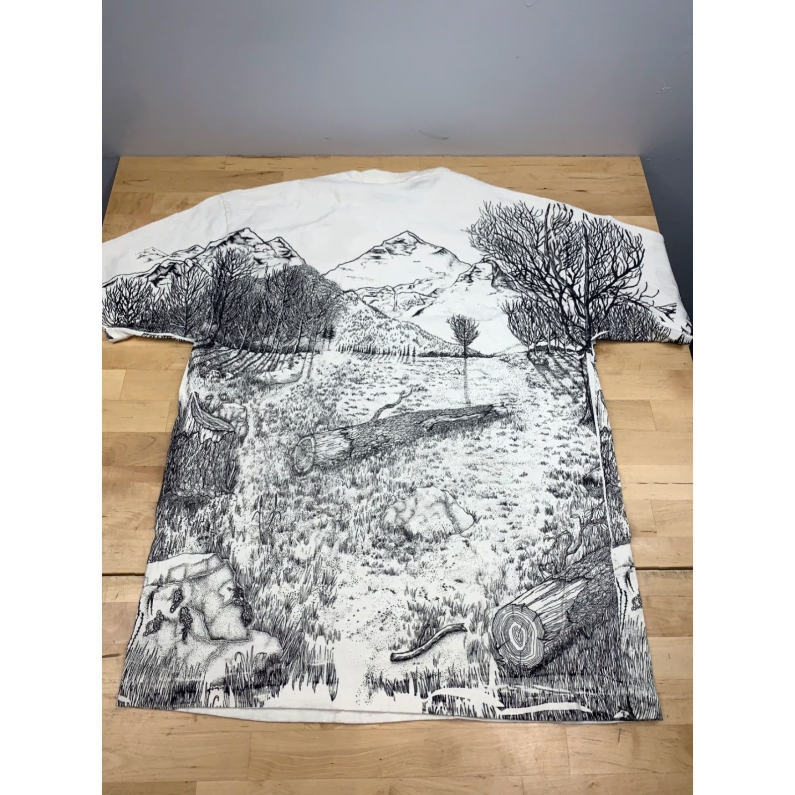 Hanes VINTAGE Alaska Wolf Shirt Mens L White AOP Nature Wilderness 90s Wolf Mens L White T-Shirt Regular Short Sleeve Nature Mens Size US L / EU 52-54 / 3 - 7 Thumbnail