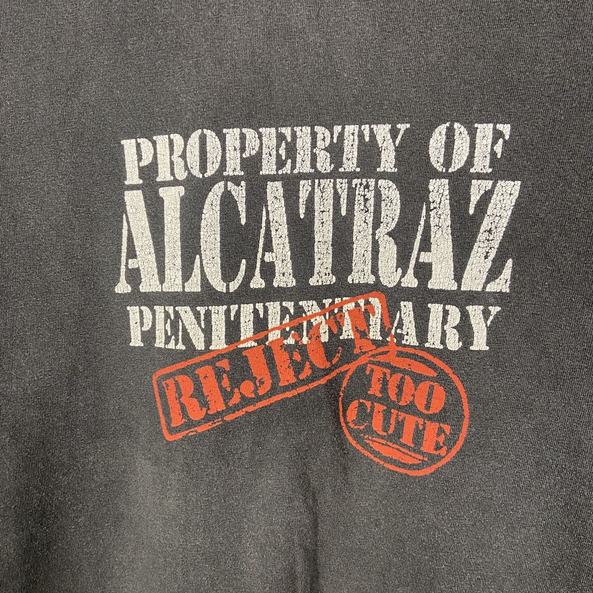 Vintage Vintage 90s Property Of Alcatraz Penitentiary T-shirt Size US L / EU 52-54 / 3 - 4 Thumbnail