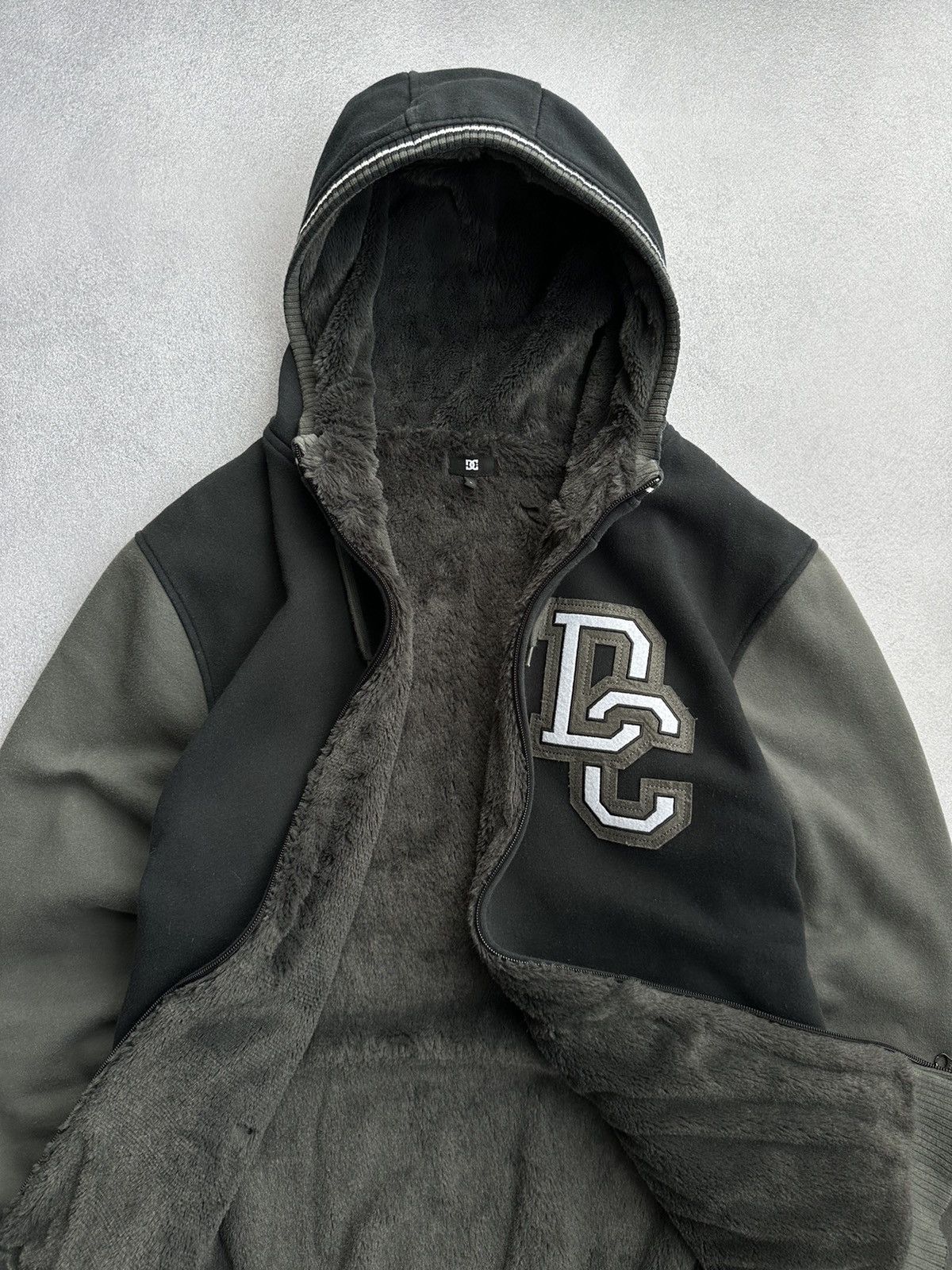 DC × Vintage Vintage DC Shoes Fur Heavy Zip Hoodie Size US L / EU 52-54 / 3 - 6 Thumbnail