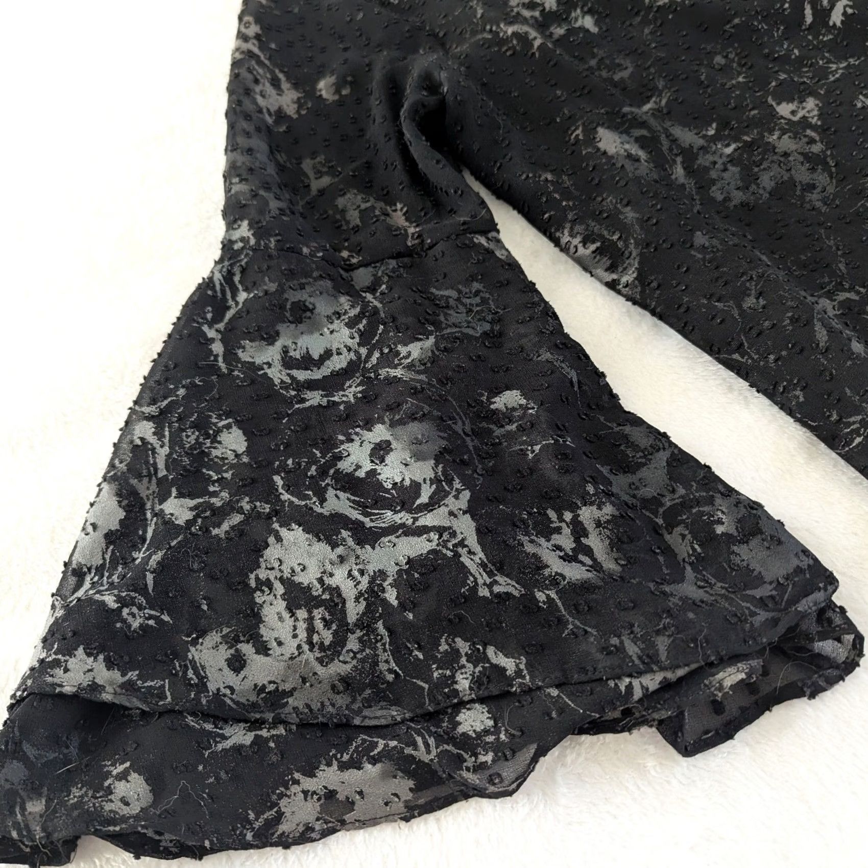 Alfani Alfani Black Floral Burnout Bell Sleeve V-Neck Lined Blouse Top Womens Sz Med Size M / US 6-8 / IT 42-44 - 3 Thumbnail