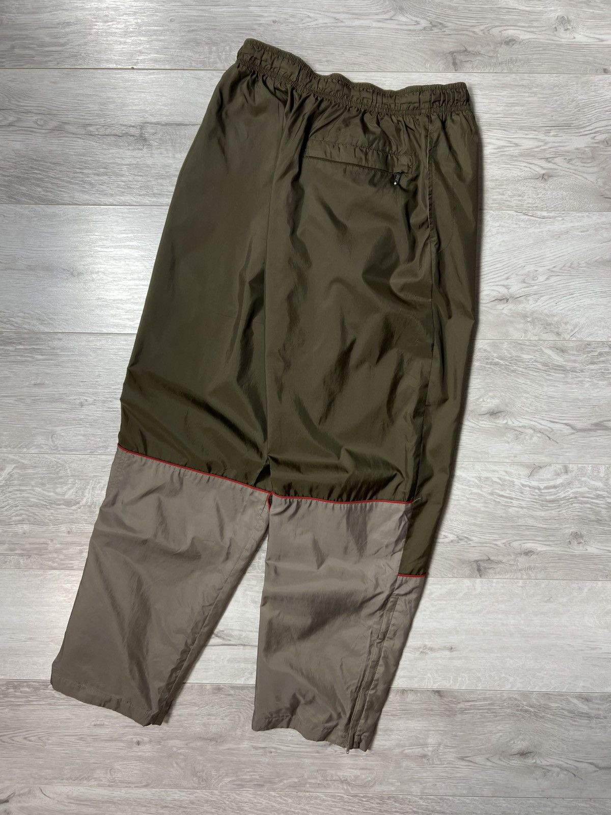 Nike × Vintage Vintage Nike Nylon Track Pants Swoosh Logo Men’s Sweatpants Size US 32 / EU 48 - 16 Thumbnail