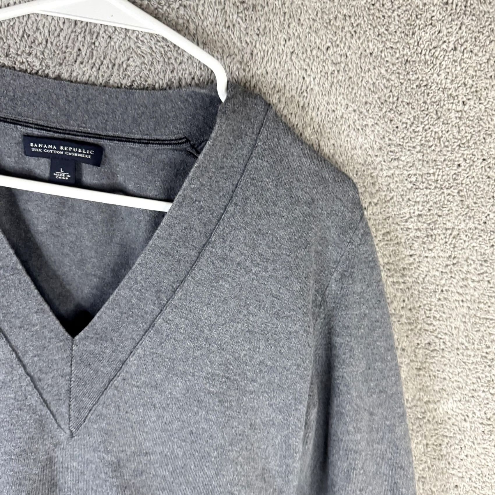 Banana Republic Banana Republic Sweater Womens Large Gray Silk Cashmere V Neck Knit Pullover Size L / US 10 / IT 46 - 4 Thumbnail