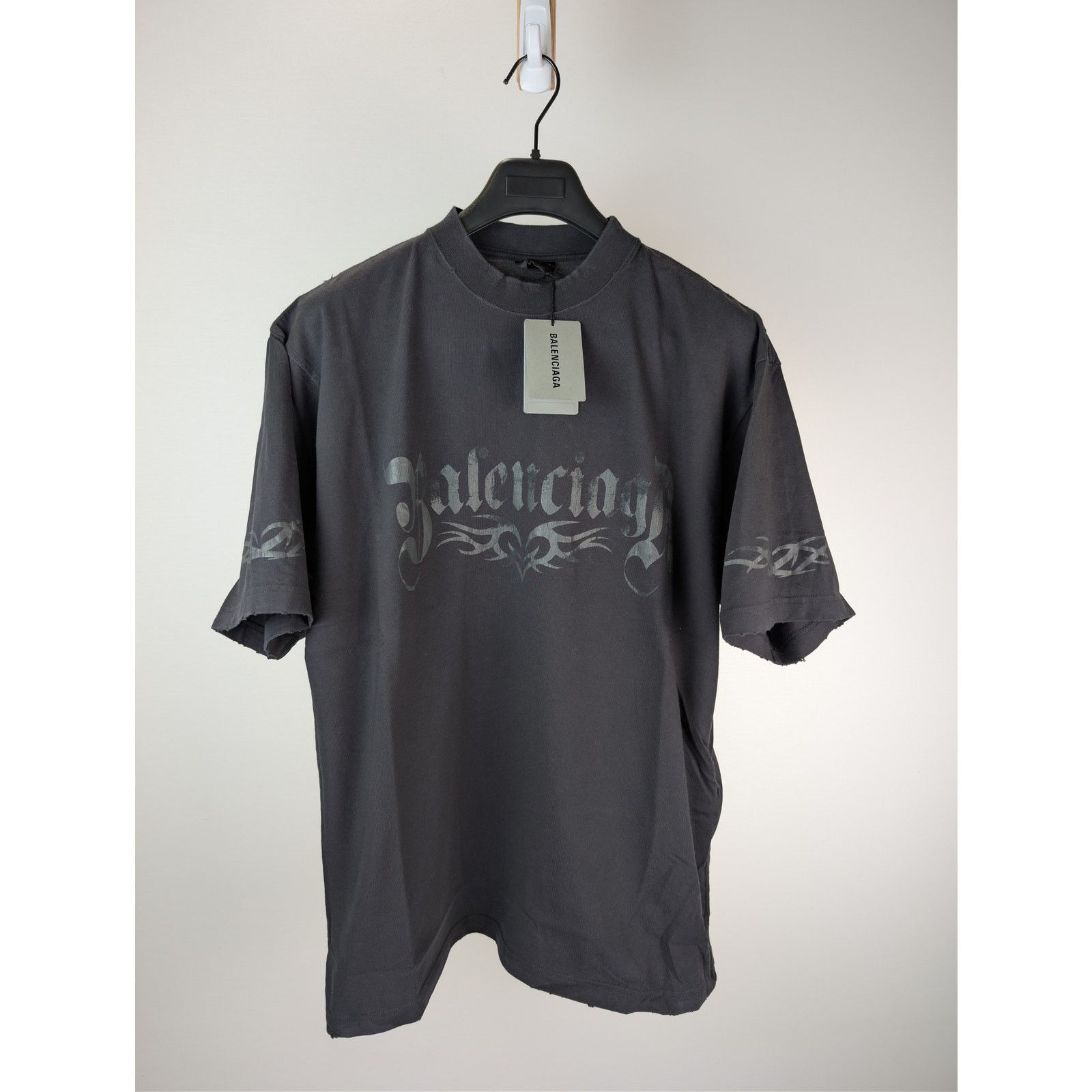 Balenciaga o1rshd1 Medium Fit T-Shirt in Washed Black / Anthracite Size US M / EU 48-50 / 2 - 1 Thumbnail
