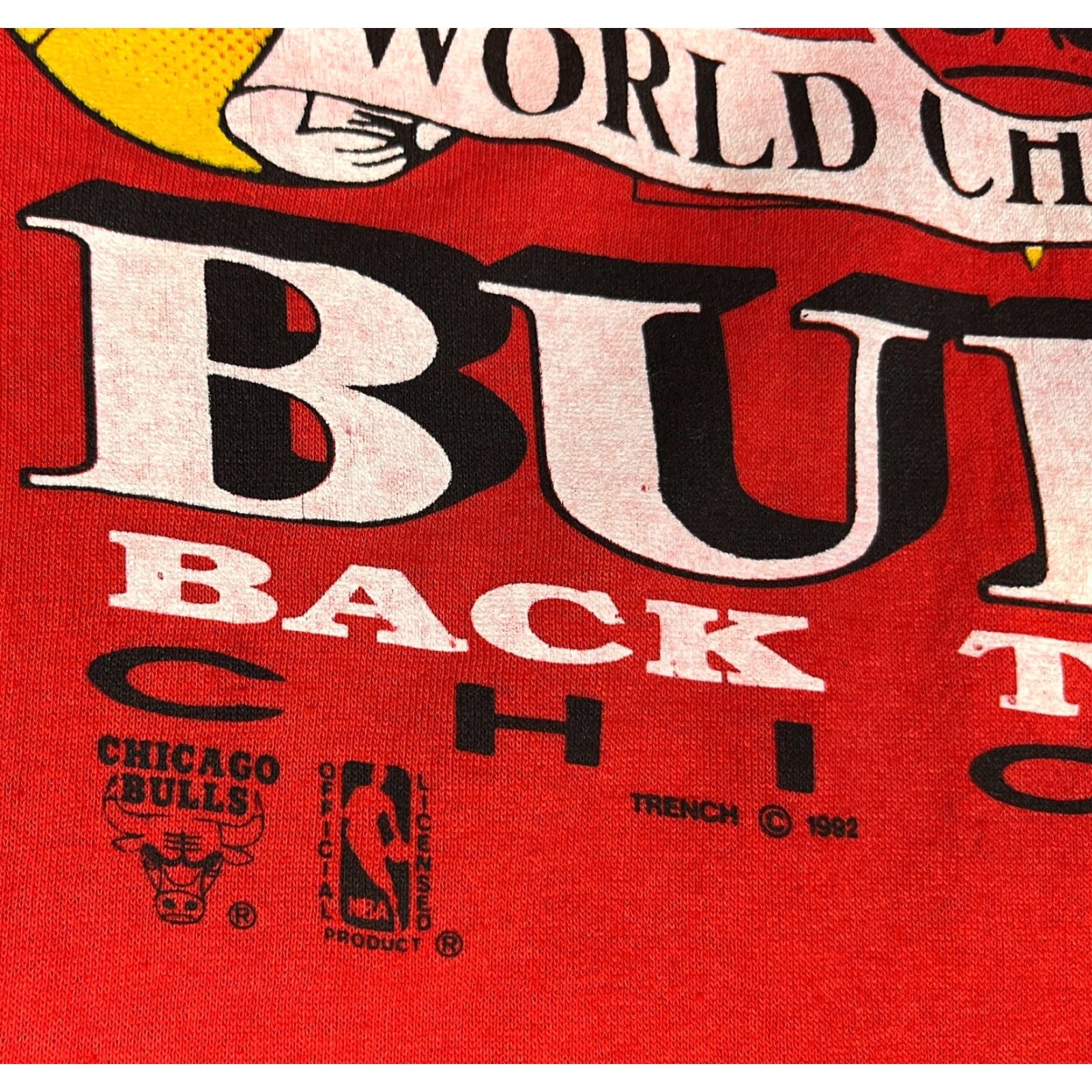 NBA VINTAGE Chicago Bulls 1992 Back To Back NBA Champions T-Shirt Mens Size L Red 90s Graphic Print Made in USA Trench Size US L / EU 52-54 / 3 - 4 Thumbnail