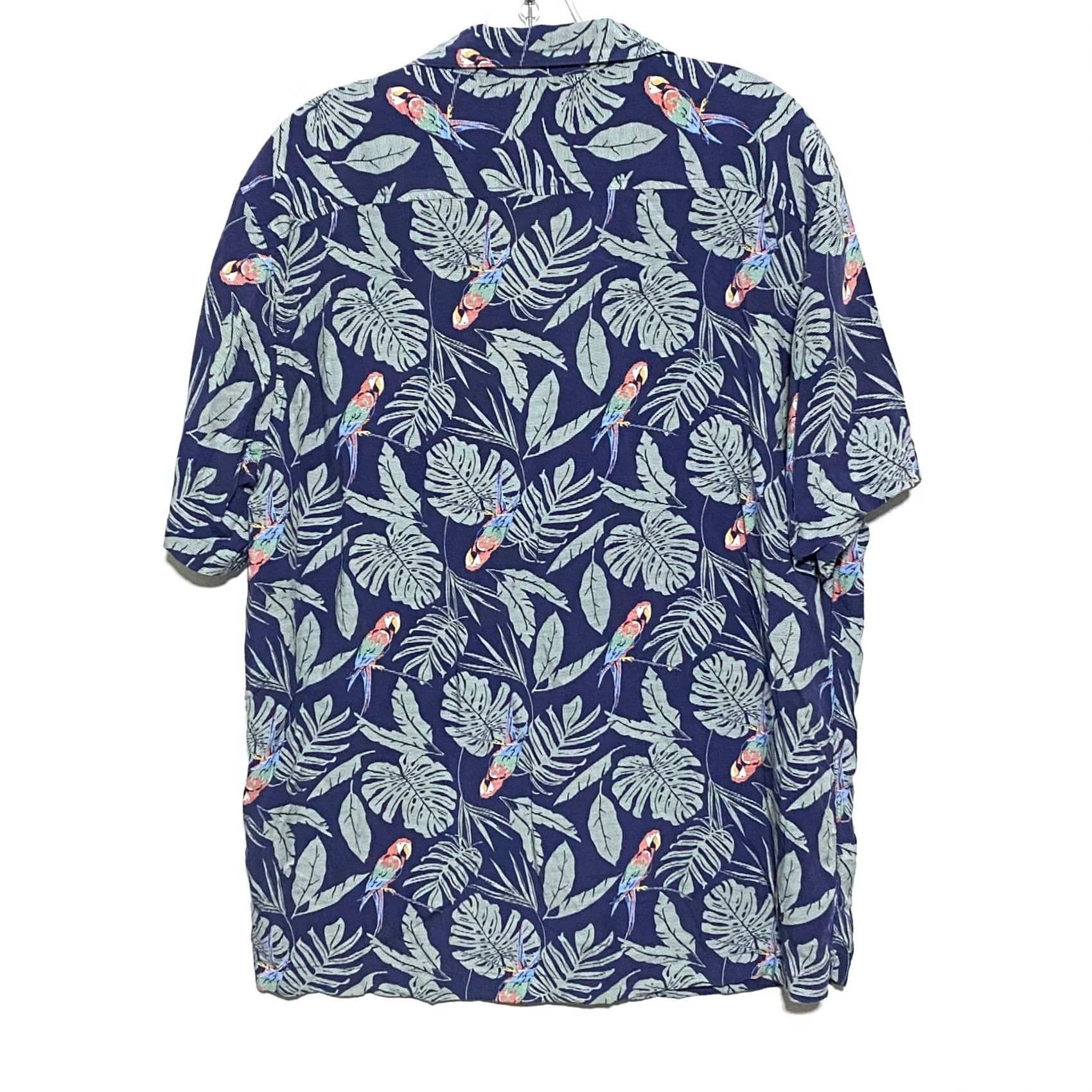 Croft & Barrow Croft & Barrow Button-Up Shirt Mens M Hawaiian Rayon Aloha Parrot Tropical Bird AOP Beach/Preppy Casual Short Sleeve Size US M / EU 48-50 / 2 - 3 Thumbnail