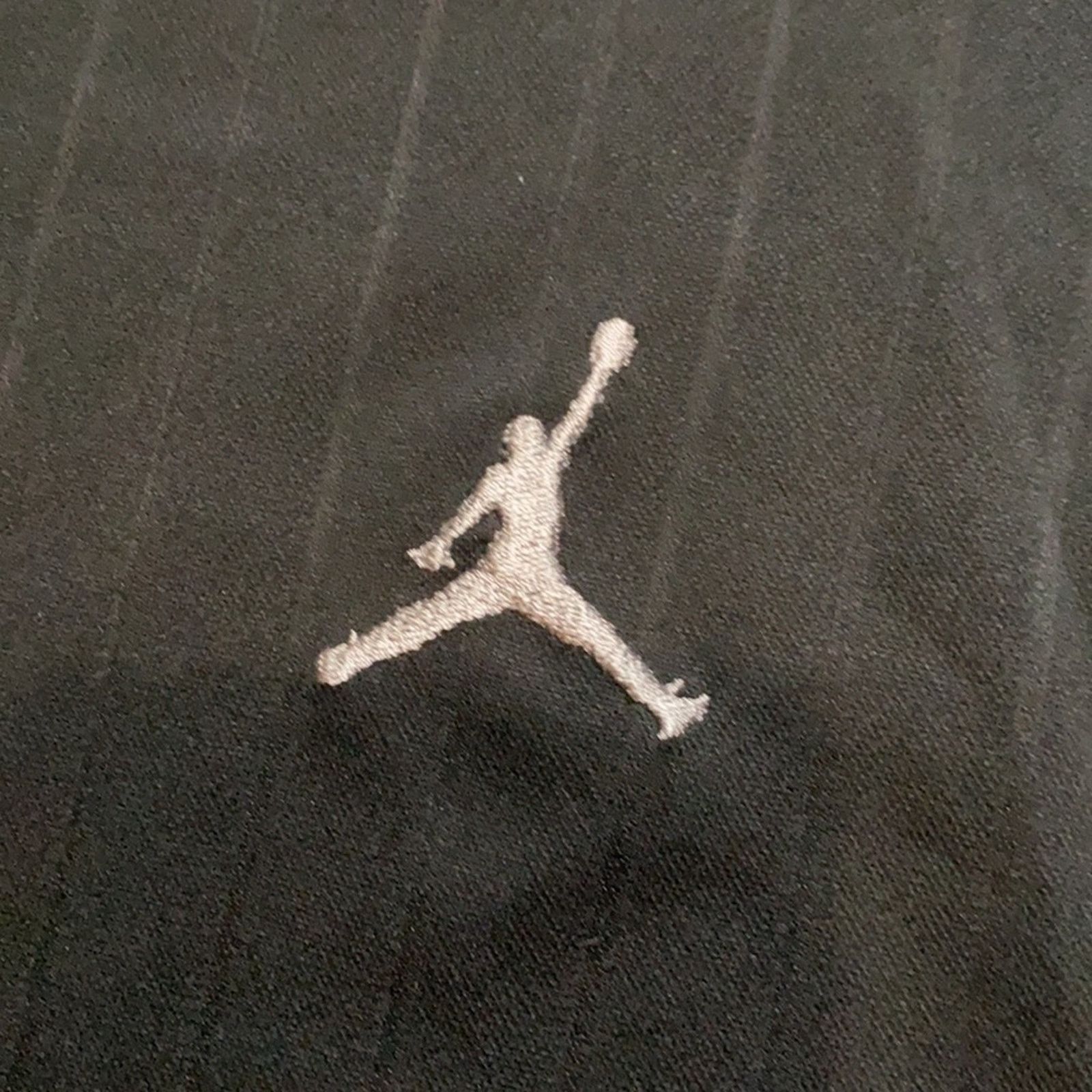 Jordan Brand 2002 Jordan Center Logo Pin Stripe Training Long Sleeve Size US XL / EU 56 / 4 - 6 Thumbnail