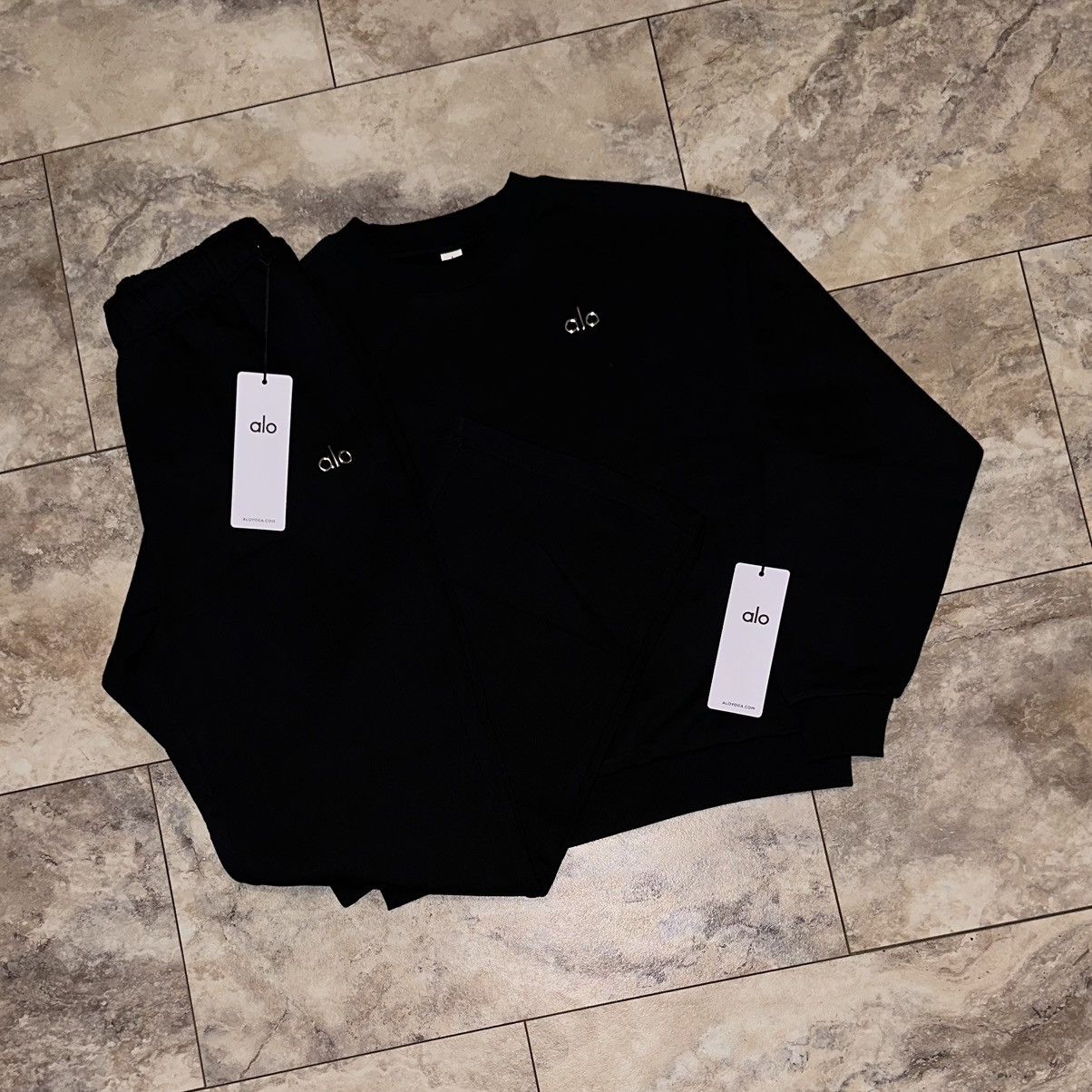 Alo Alo Yoga Accolade Crewneck & Sweatpants Set Black Small Size S / US 4 / IT 40 - 1 Thumbnail