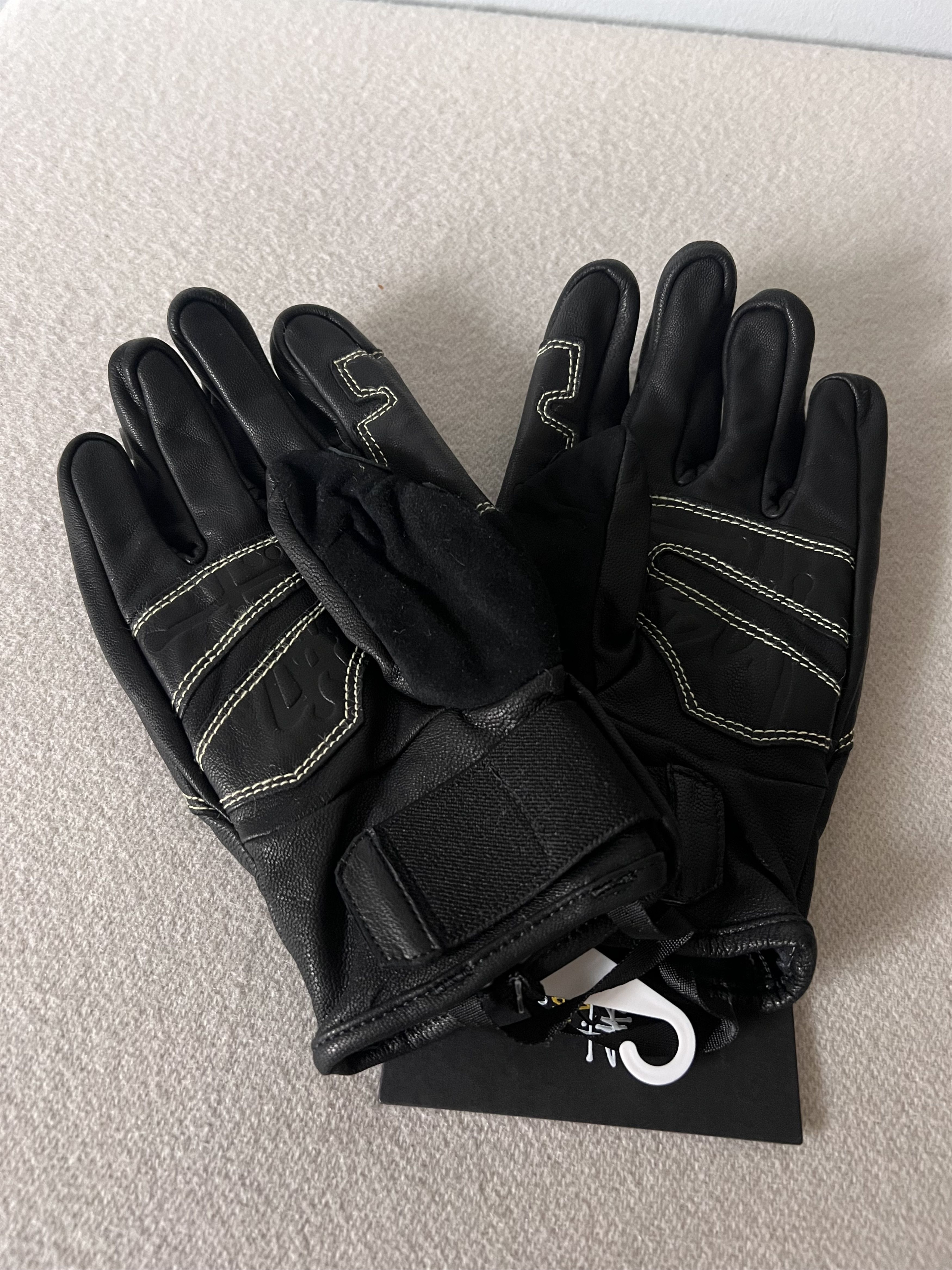 Mountain Hardwear × Stussy Stussy Mountain Hardware Powdergate Gloves in Black Size ONE SIZE - 3 Thumbnail
