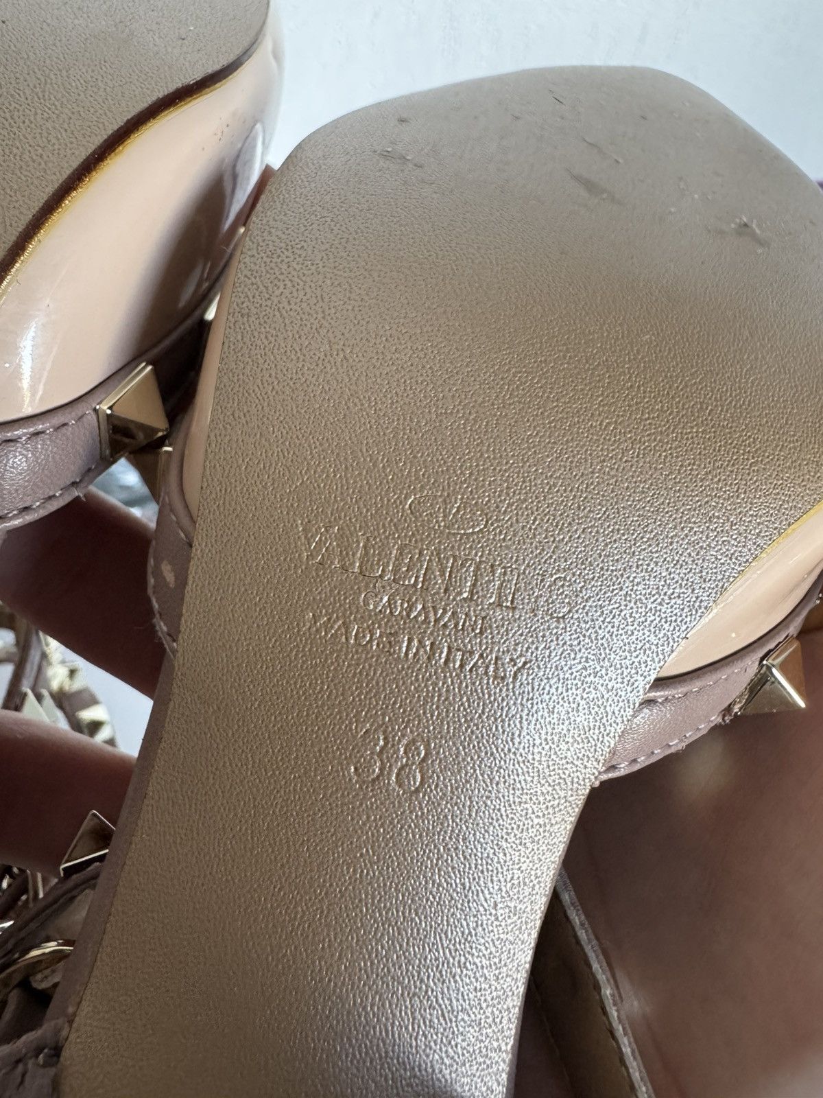 Valentino Valentino Garavani Rockstud Patent Leather Heels – Nude Size US 7 / IT 37 - 14 Thumbnail