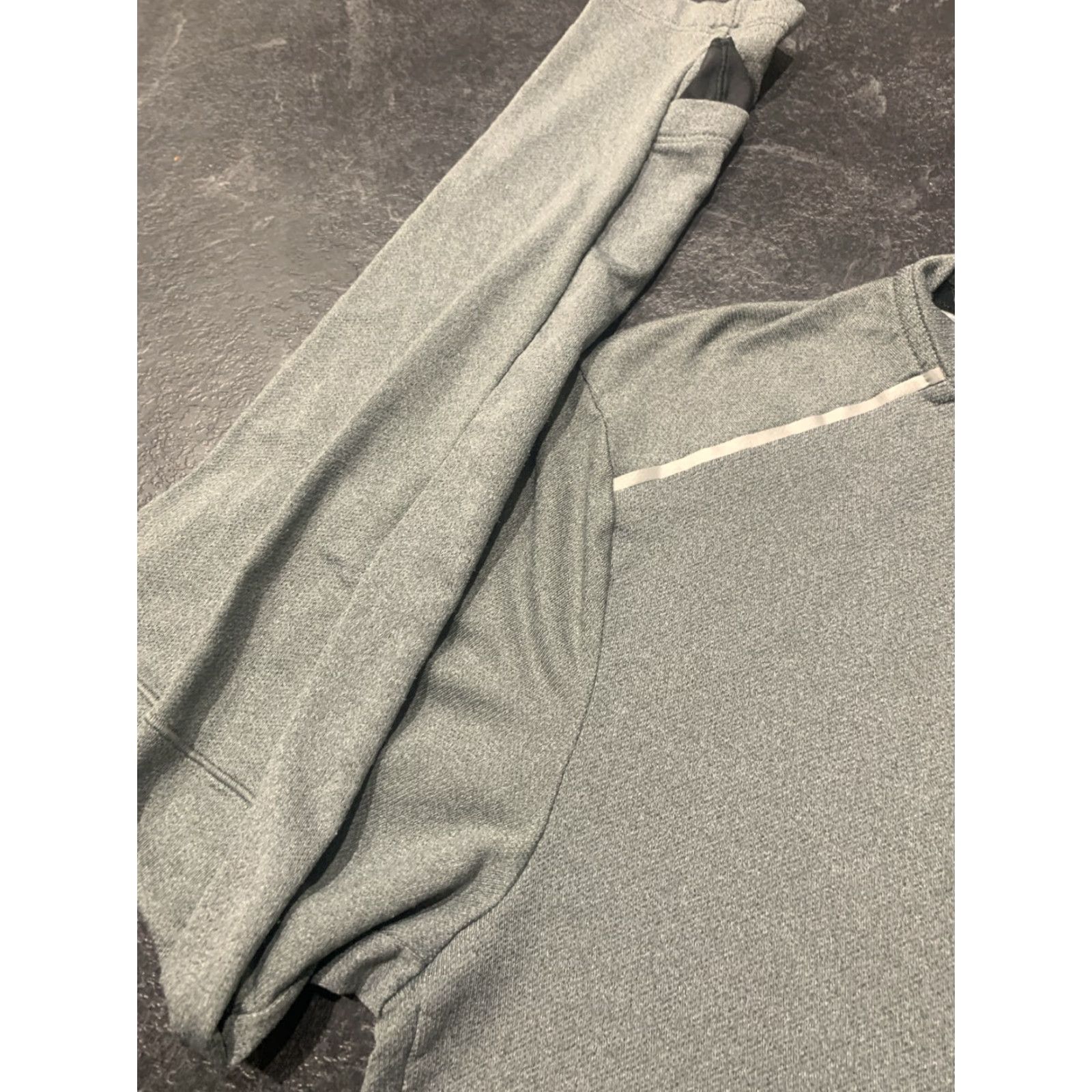 Nike Nike Dri-Fit Long Sleeve Performance Shirt Adult Large Gray Activewear Classic Mens Size US L / EU 52-54 / 3 - 5 Thumbnail