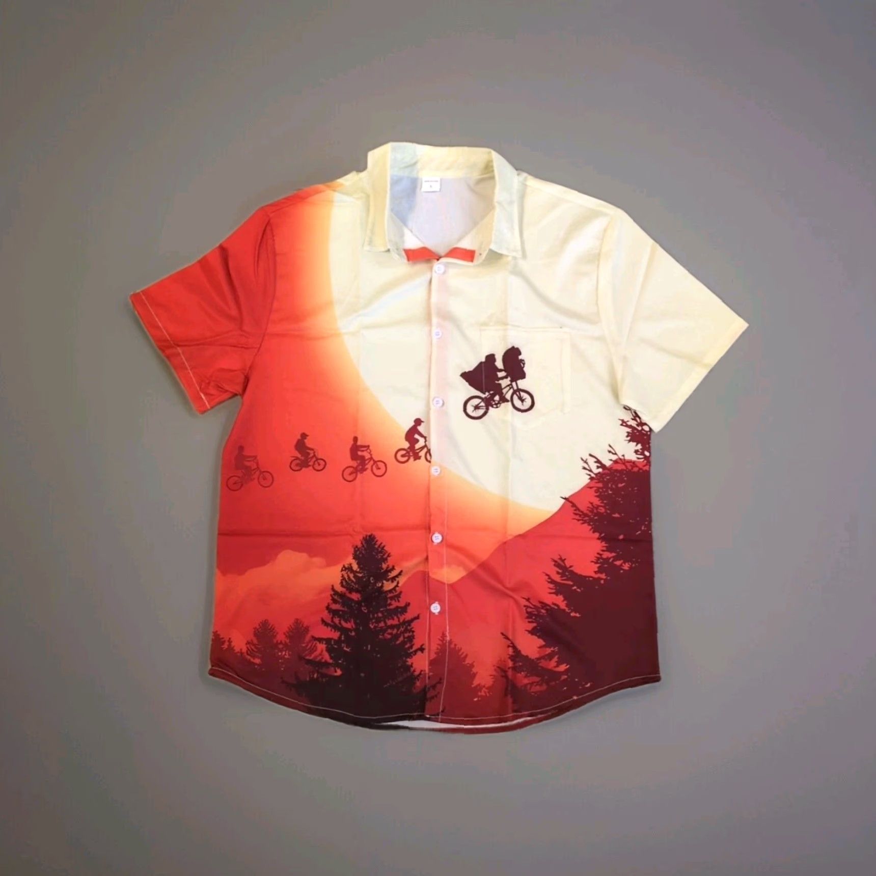 Vintage **ET The Extra Terrestrial Maroon Short Sleeve Button-Up Shirt Size L** User: ET The Extra Terrestrial Maroon Short Sleeve Button-Up Shirt Size L Size US L / EU 52-54 / 3 - 5 Thumbnail