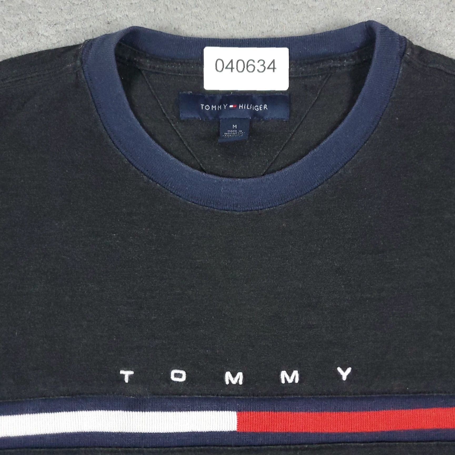 Tommy Hilfiger Tommy Hilfiger T Shirt Mens Size Medium Gray Solid Short Sleeve Crew Neck Cotton Logo Adult Size US M / EU 48-50 / 2 - 2 Thumbnail