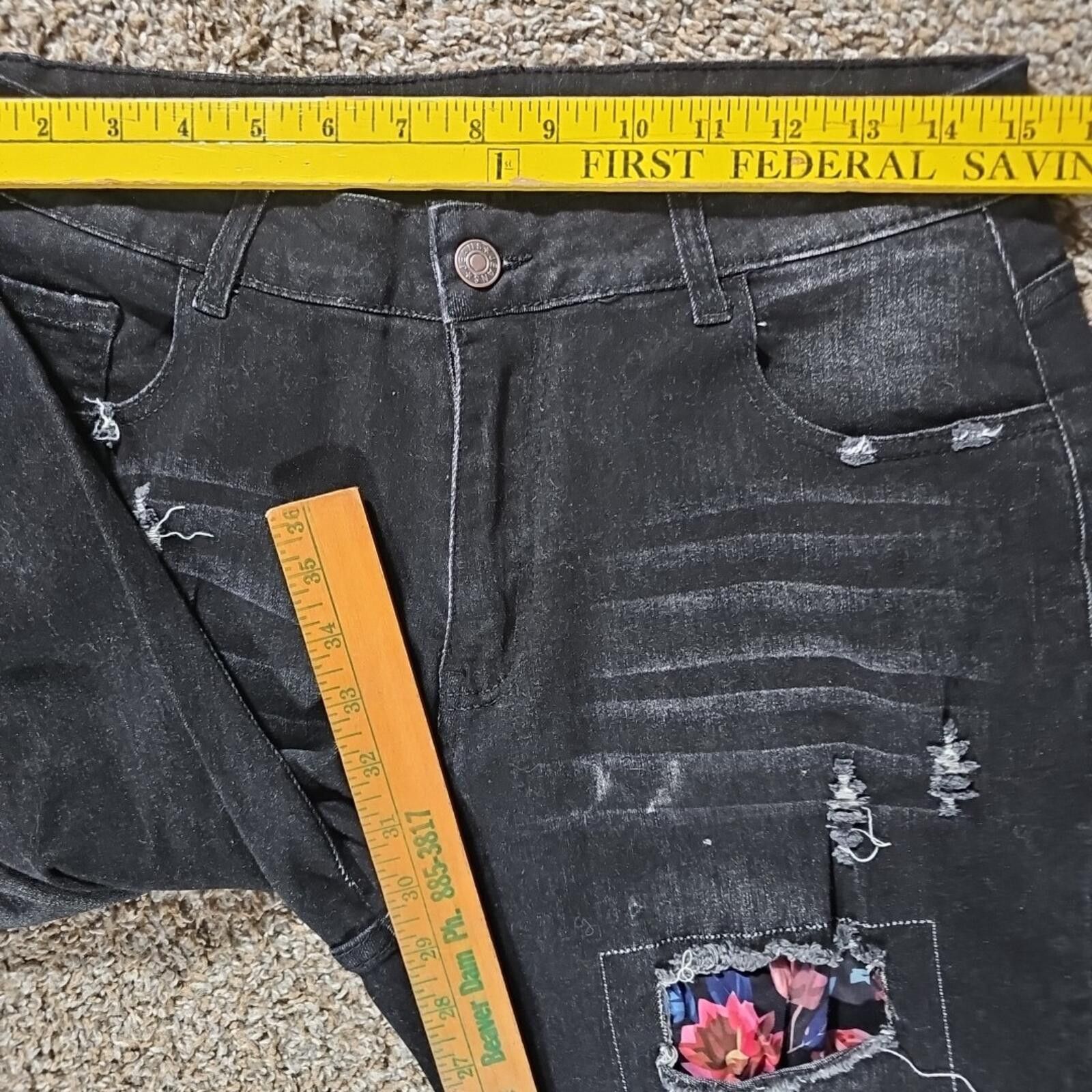 The Unbranded Brand Black Destroyed Floral Jeans SEE MEASUREMENTS Size 30" / US 8 / IT 44 - 5 Thumbnail
