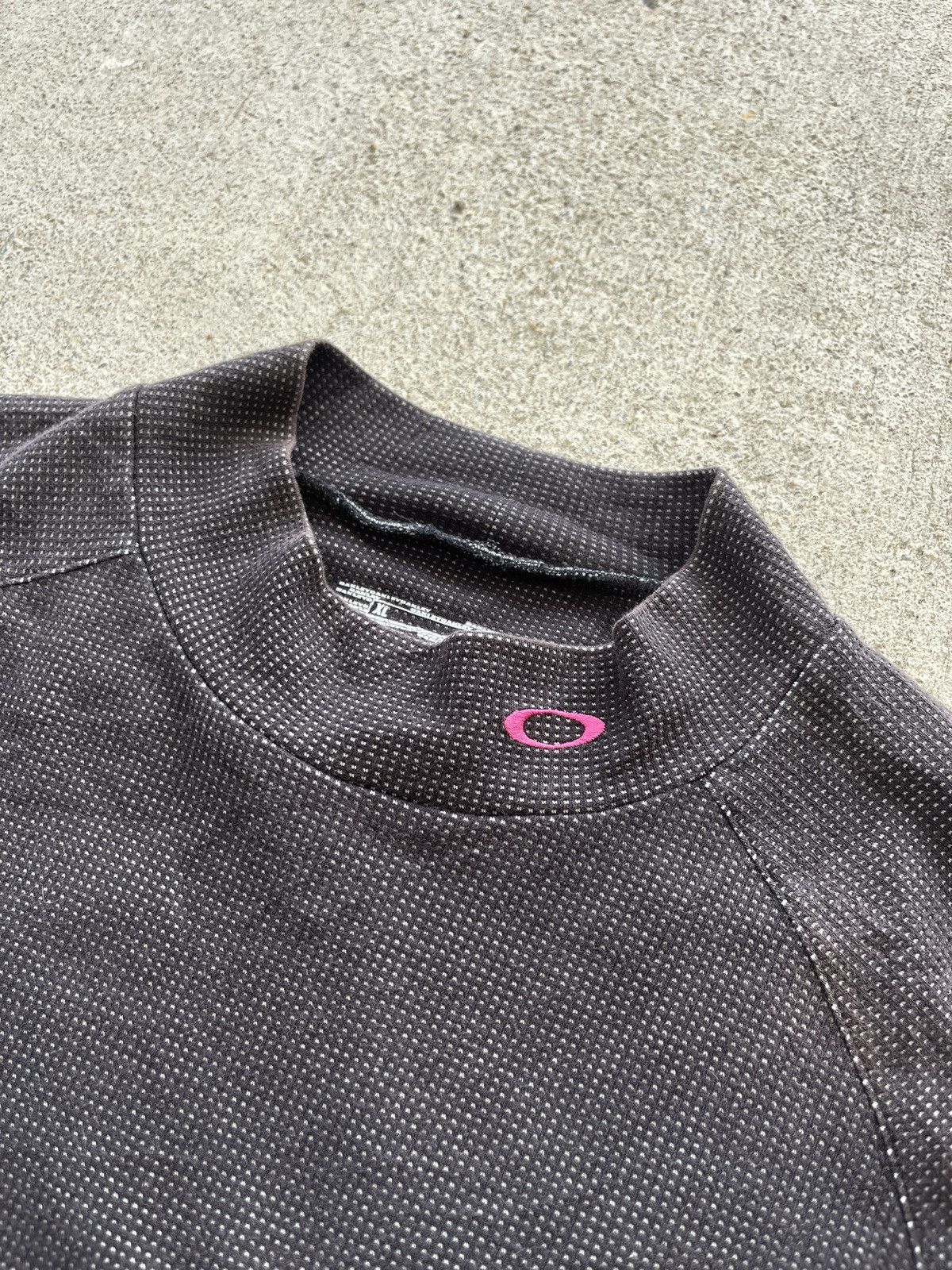 Oakley Vintage Oakley Mock Neck Tee L/S Size US XL / EU 56 / 4 - 3 Thumbnail